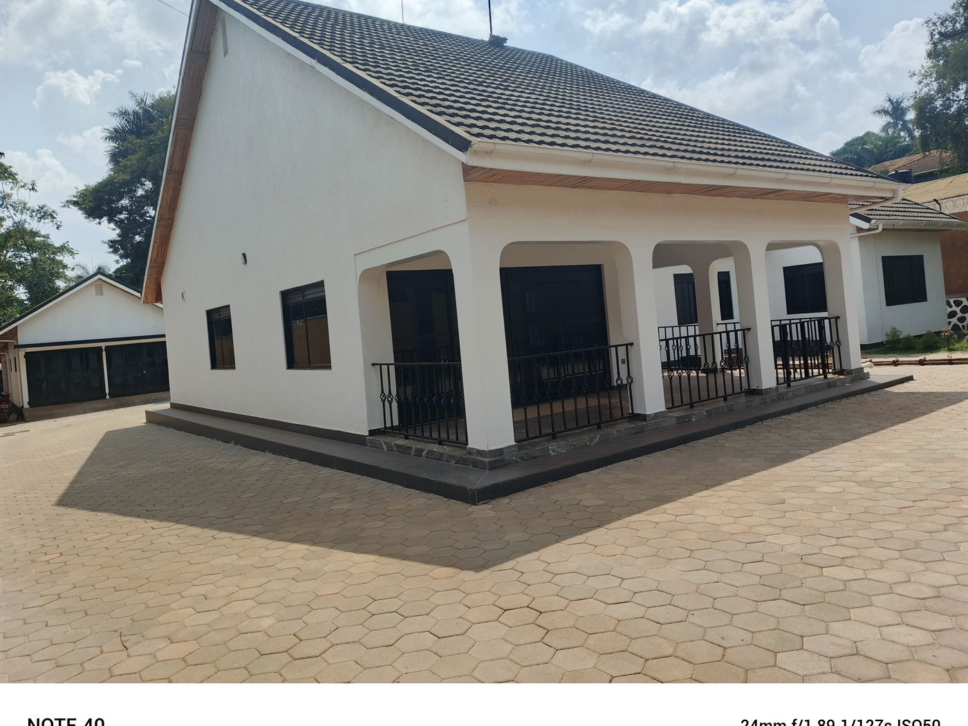 Bungalow for rent in Bugoloobi Kampala