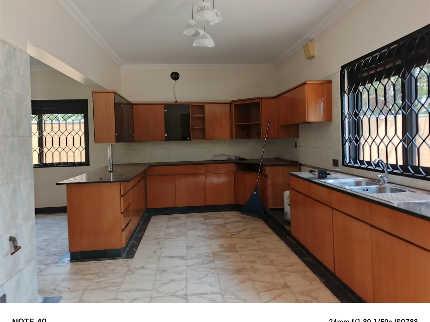 Bungalow for rent in Bugoloobi Kampala