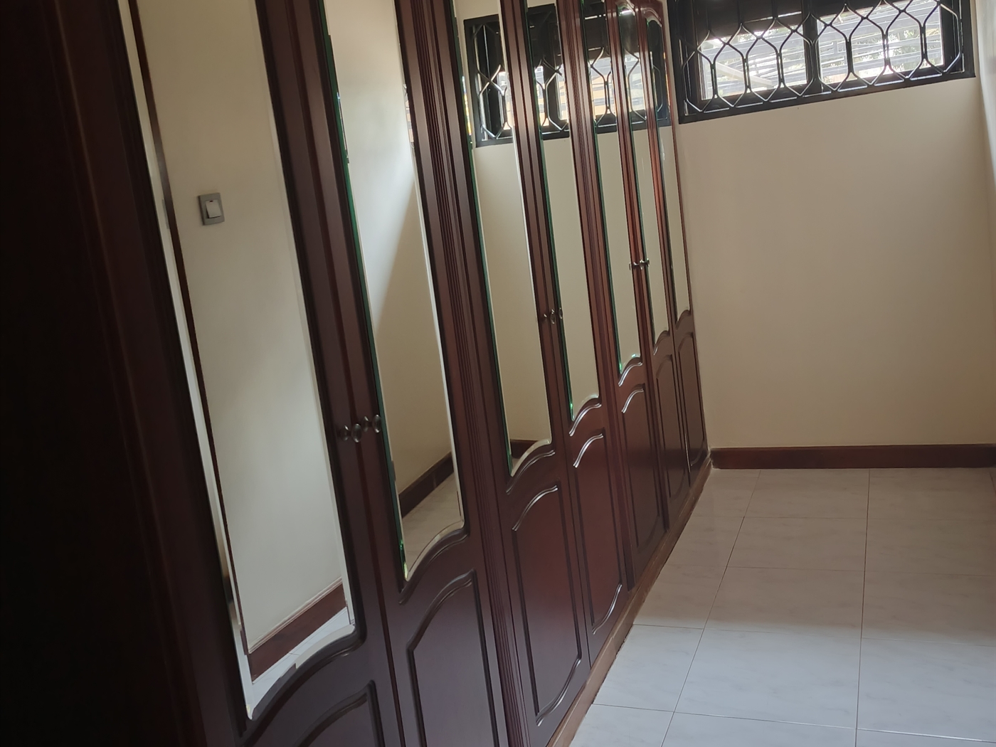 Bungalow for rent in Bugoloobi Kampala