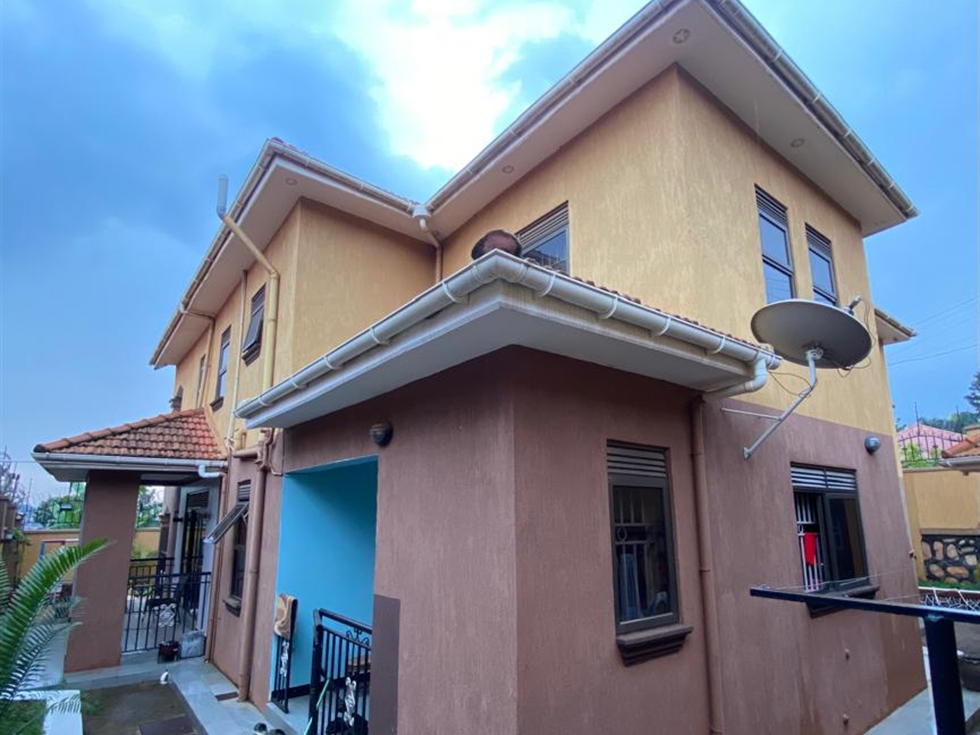 Duplex for sale in Seguku Kampala