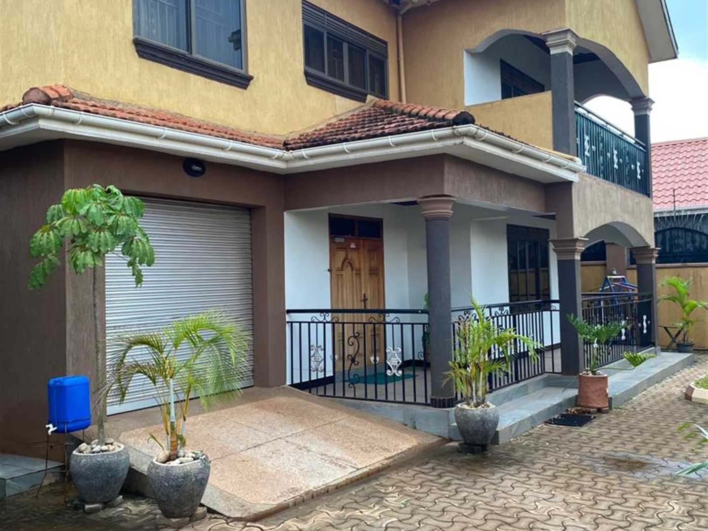 Duplex for sale in Seguku Kampala