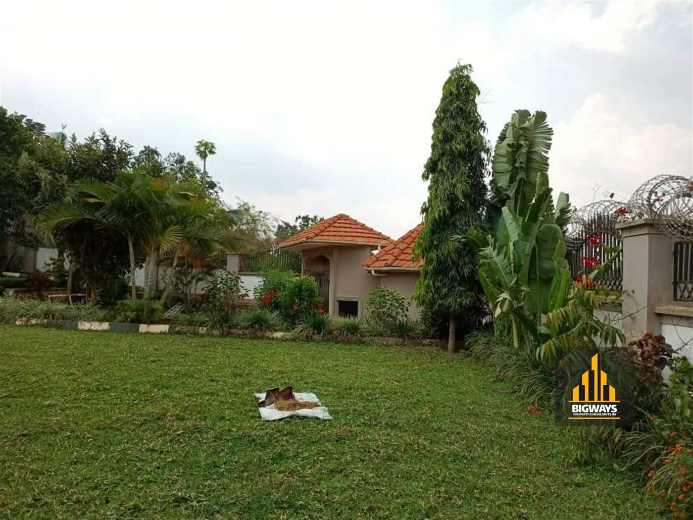 Mansion for sale in Gayaza Wakiso