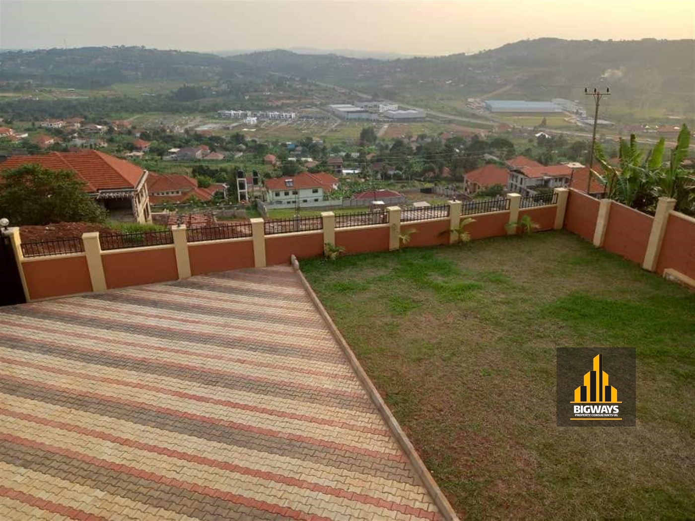 Mansion for sale in Akright Wakiso