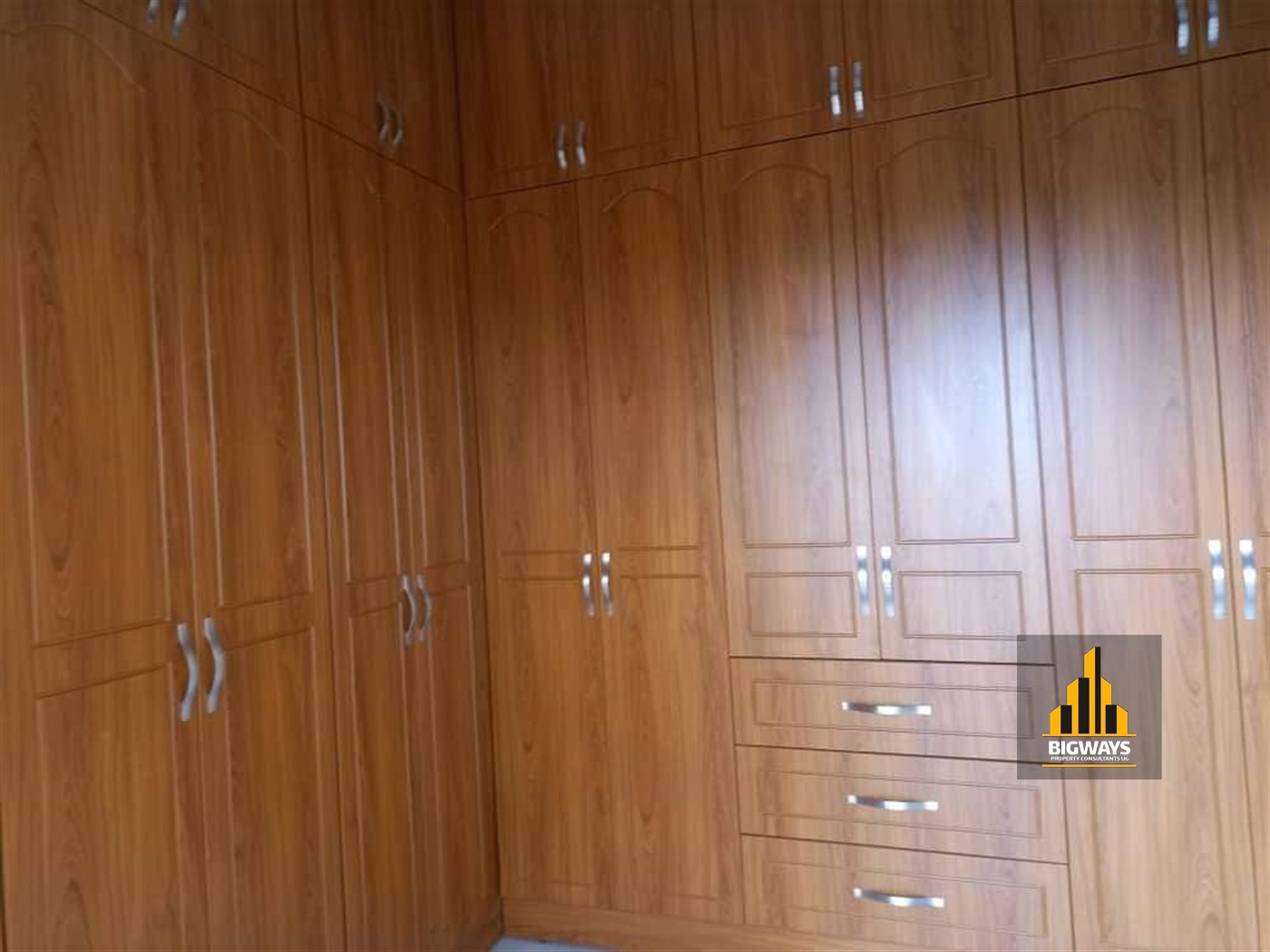 Mansion for sale in Akright Wakiso