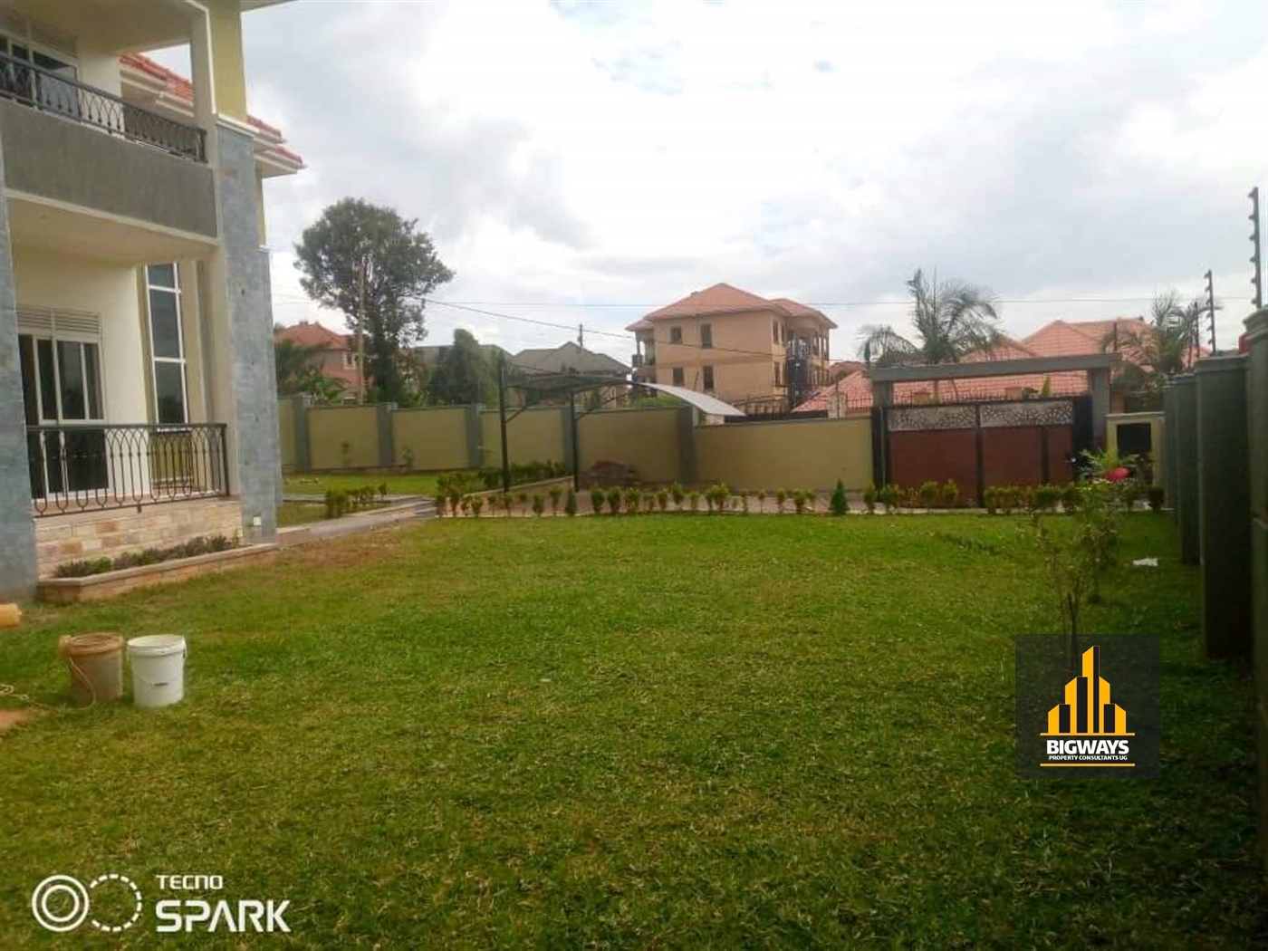 Storeyed house for sale in Kitende Wakiso