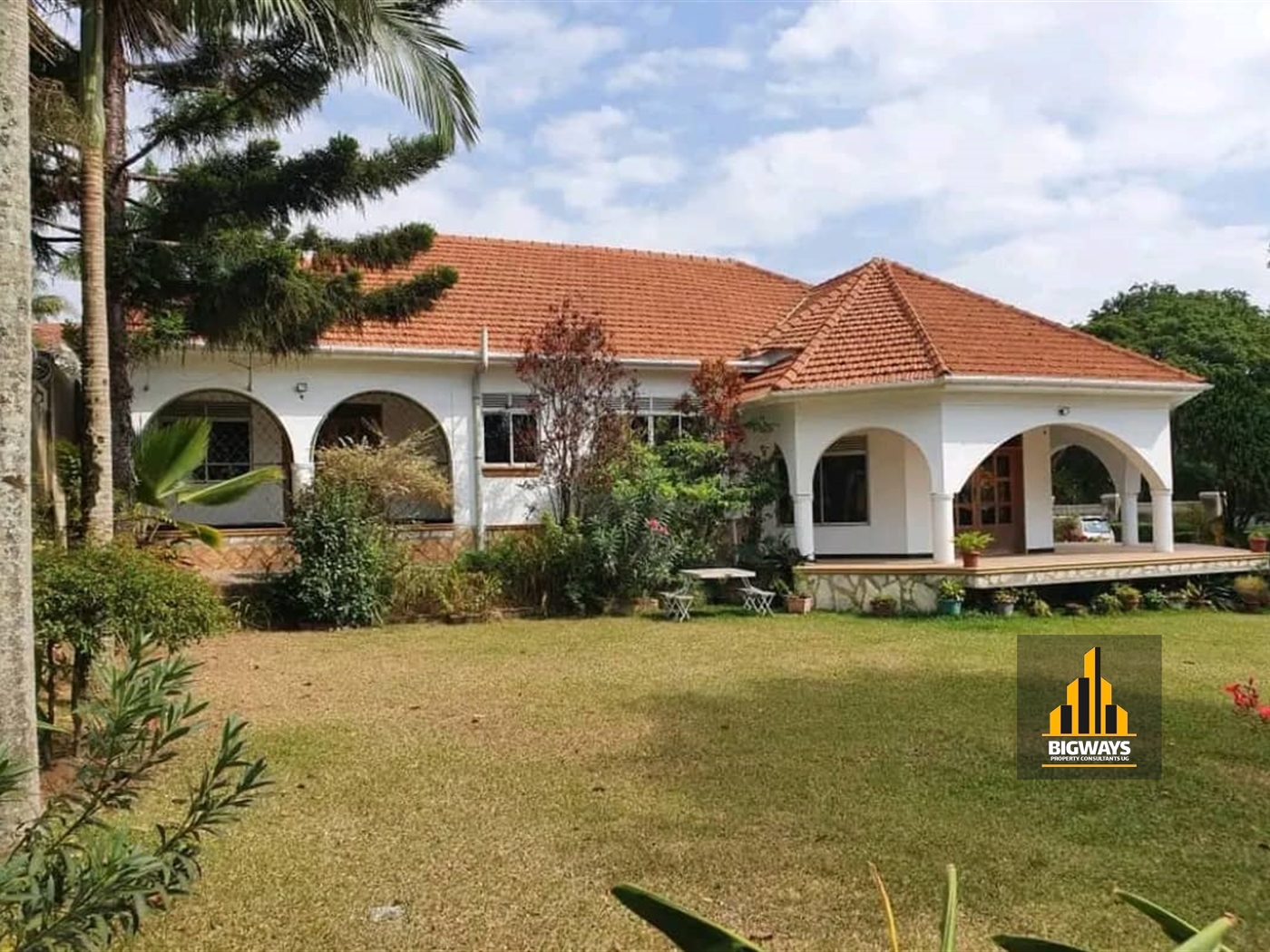 Bungalow for sale in Muyenga Kampala