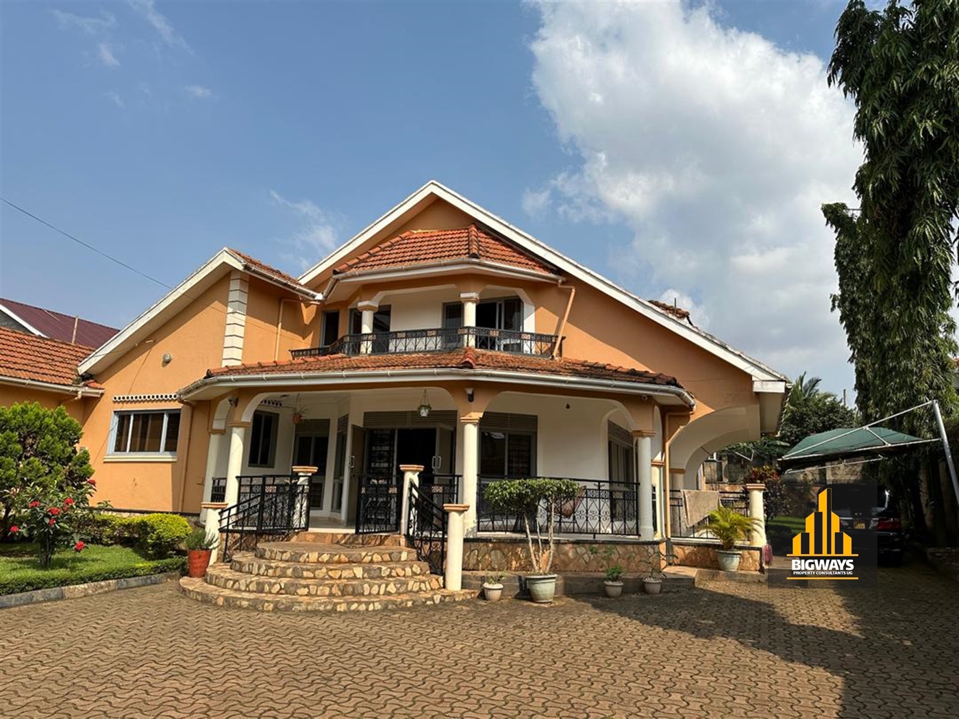 Storeyed house for sale in Munyonyo Kampala