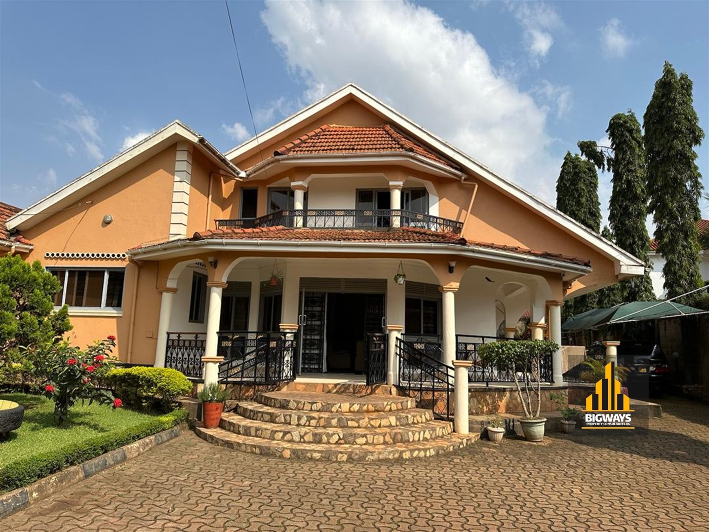 Storeyed house for sale in Munyonyo Kampala