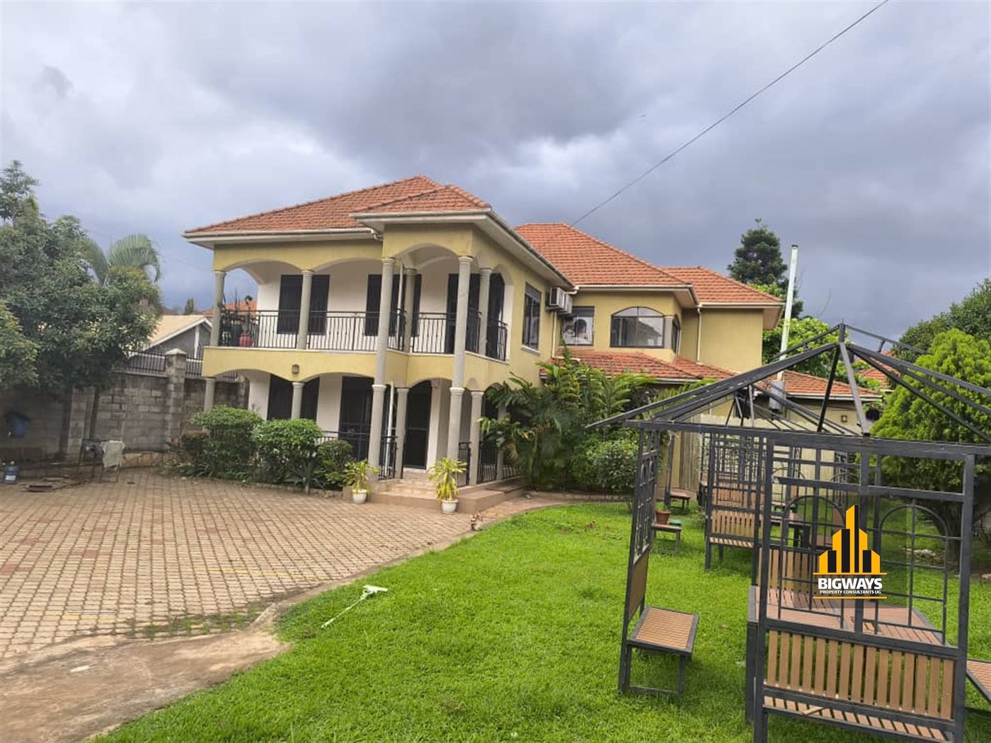 Storeyed house for sale in Munyonyo Kampala