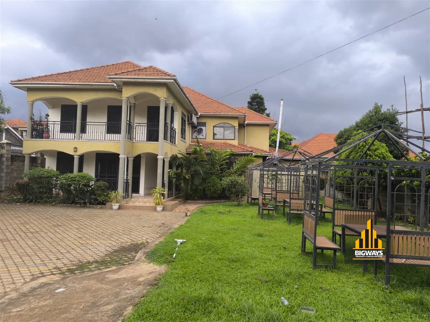 Storeyed house for sale in Munyonyo Kampala