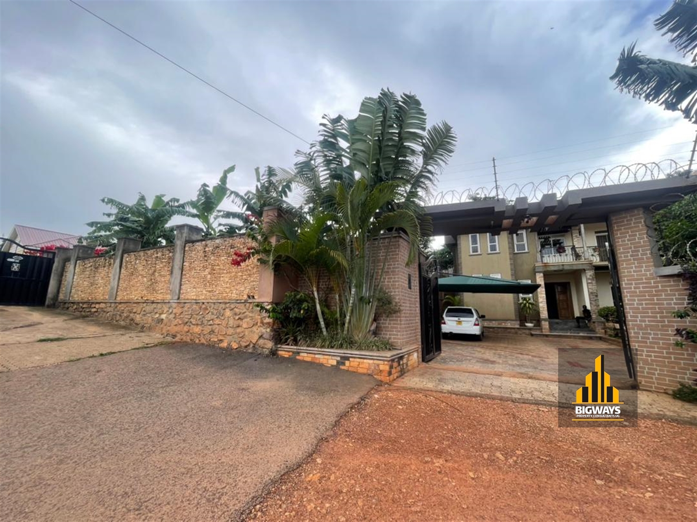 Storeyed house for sale in Kyaliwajjala Wakiso