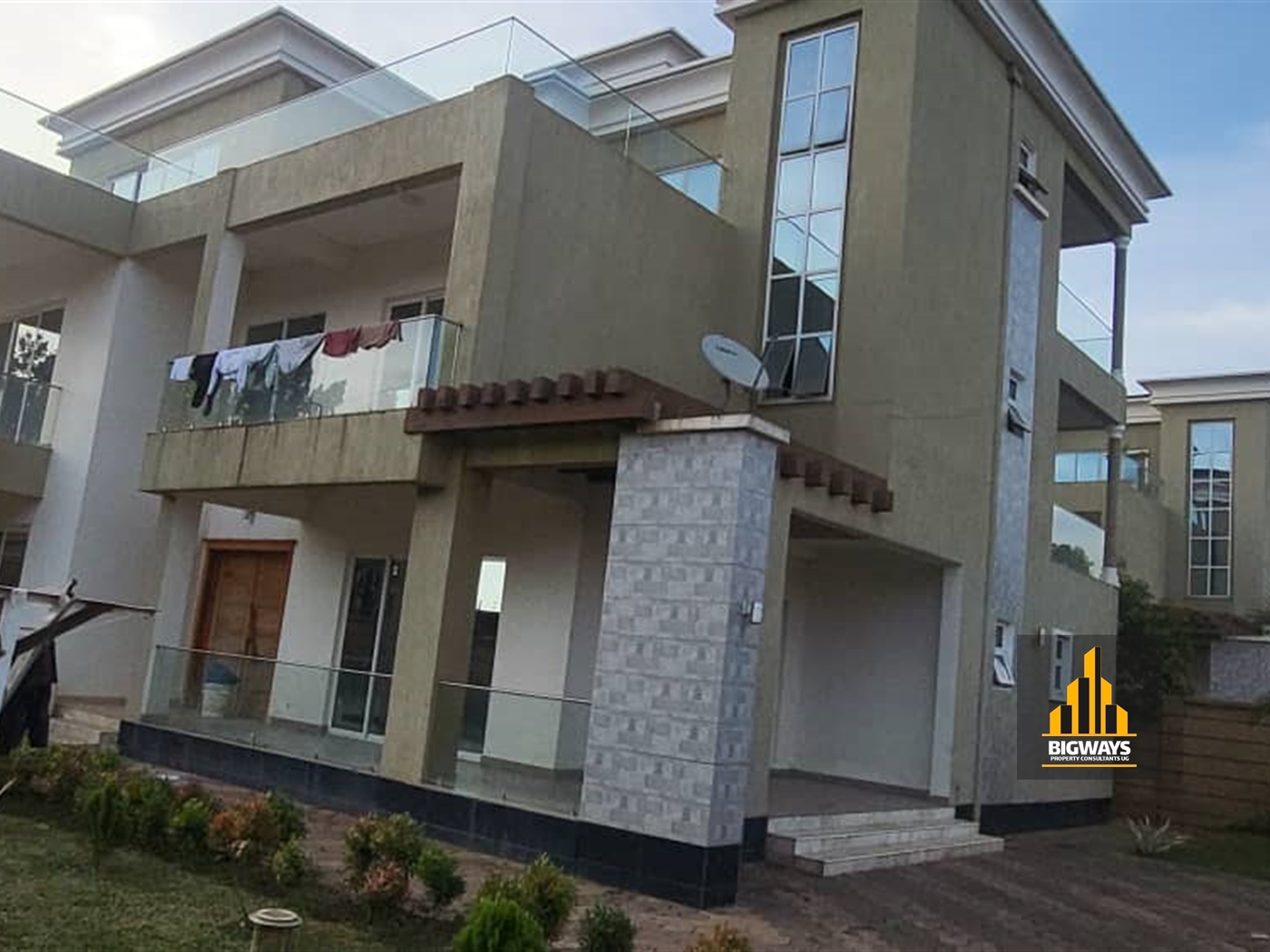 Storeyed house for sale in Munyonyo Kampala