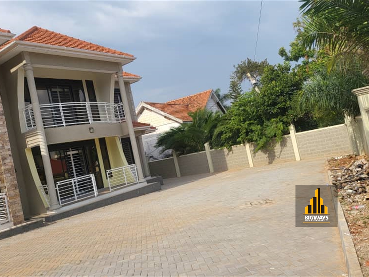 Storeyed house for sale in Munyonyo Kampala