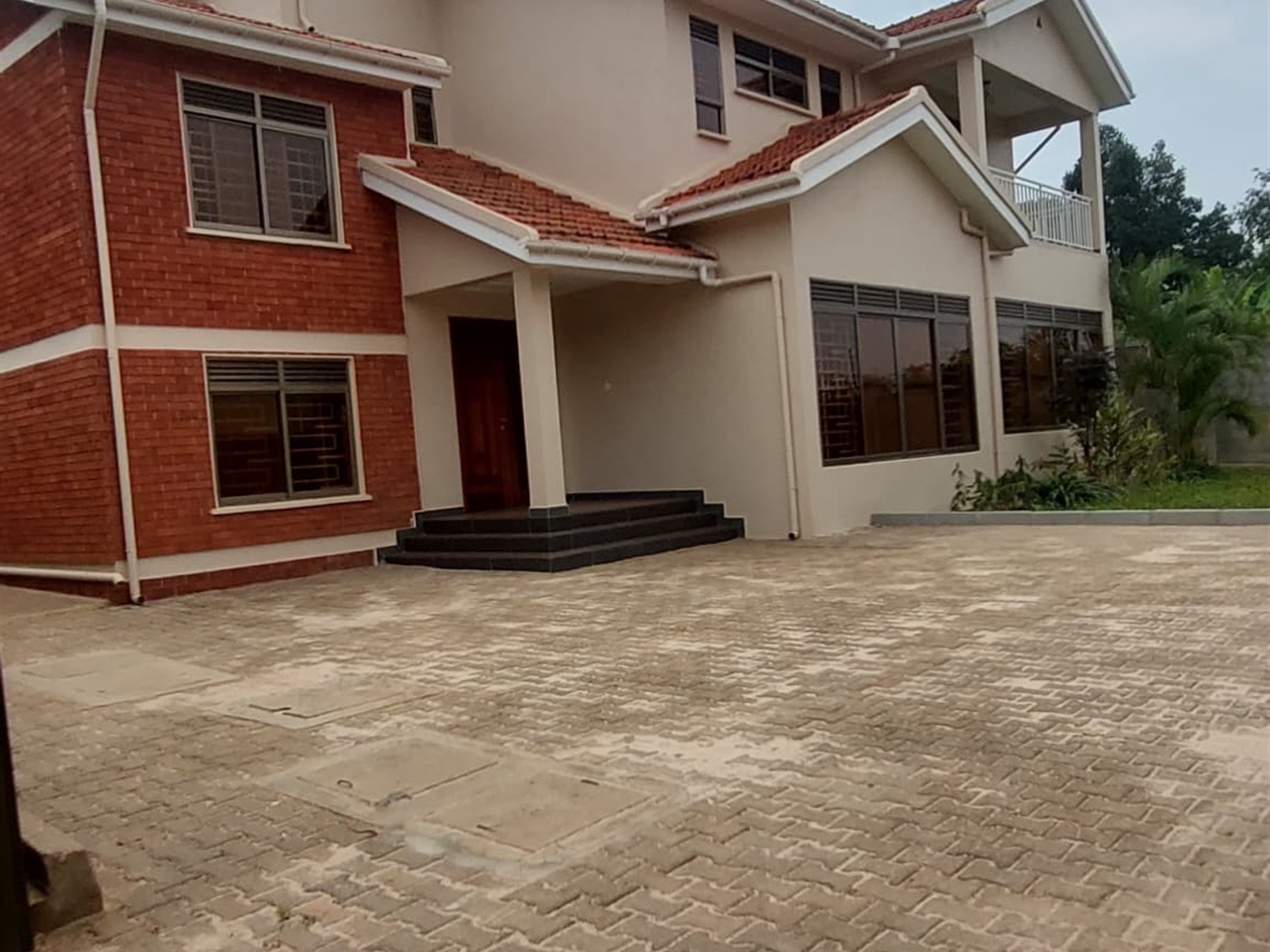 Storeyed house for rent in Kitende Wakiso