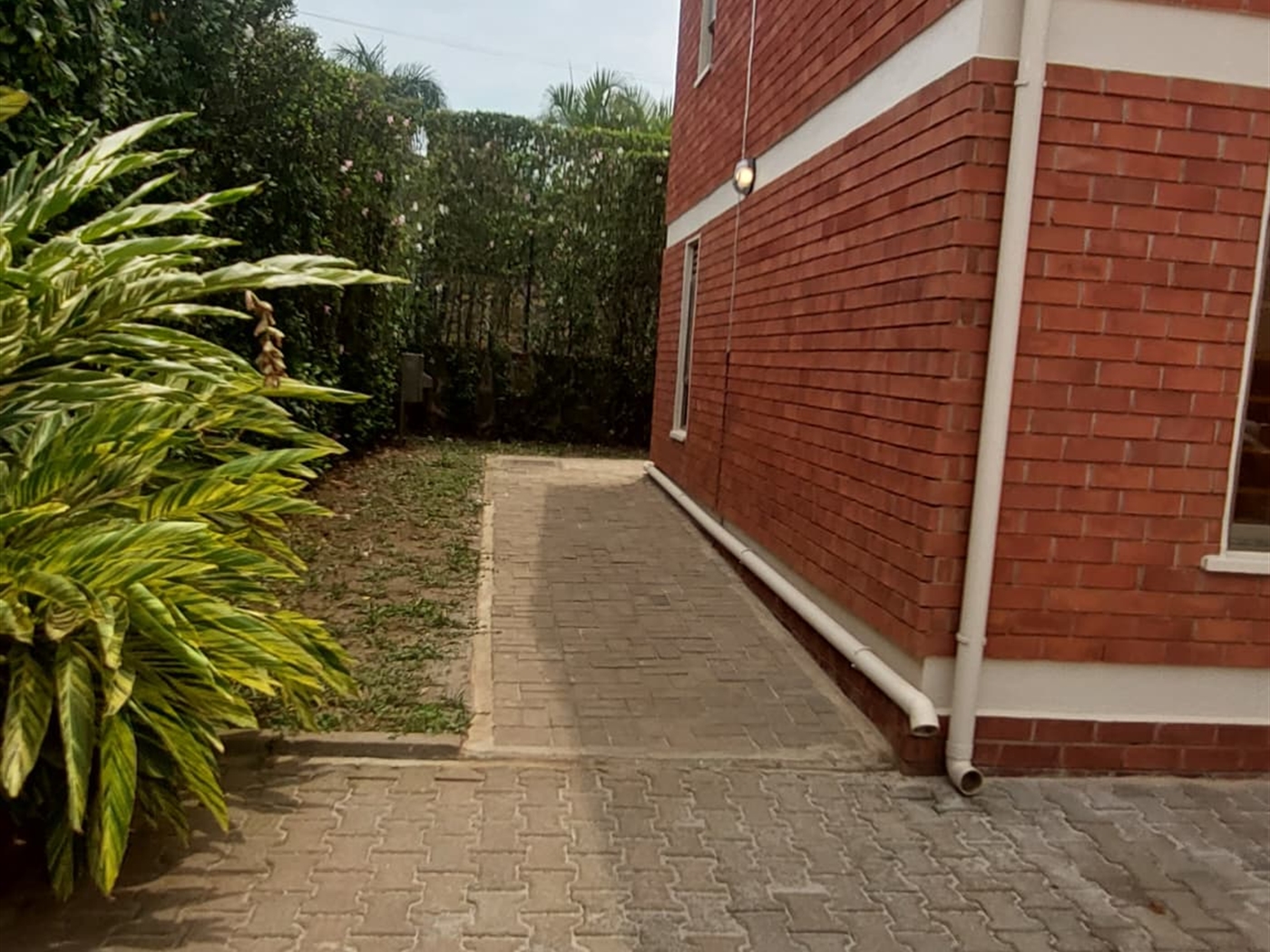 Storeyed house for rent in Kitende Wakiso