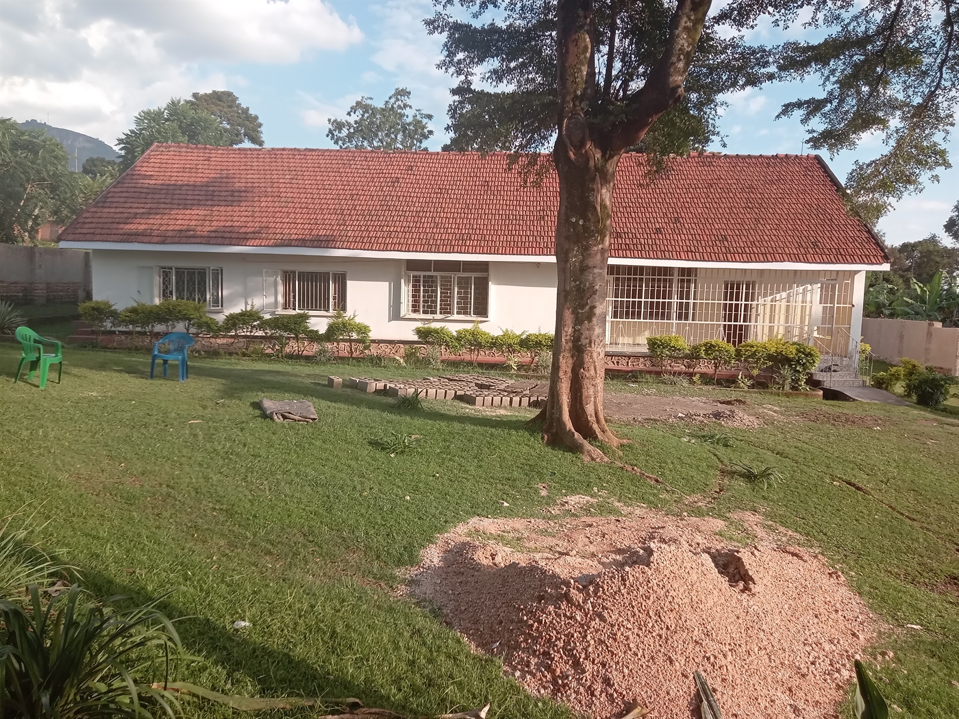 Bungalow for rent in Seniorquarter Mbaale