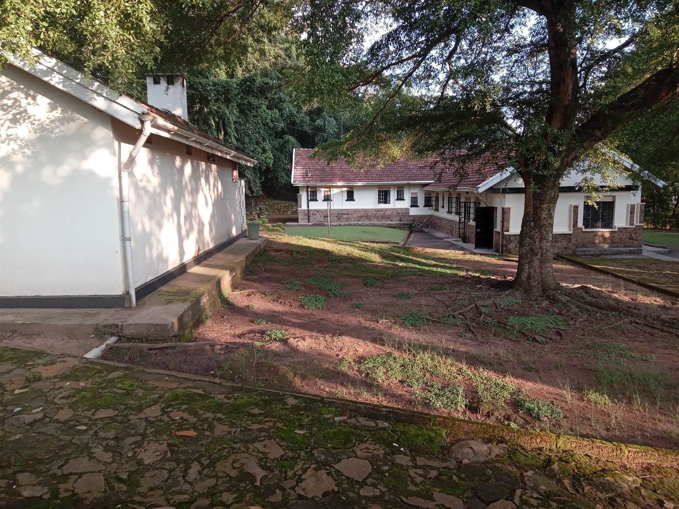 Bungalow for rent in Seniorquarter Mbaale