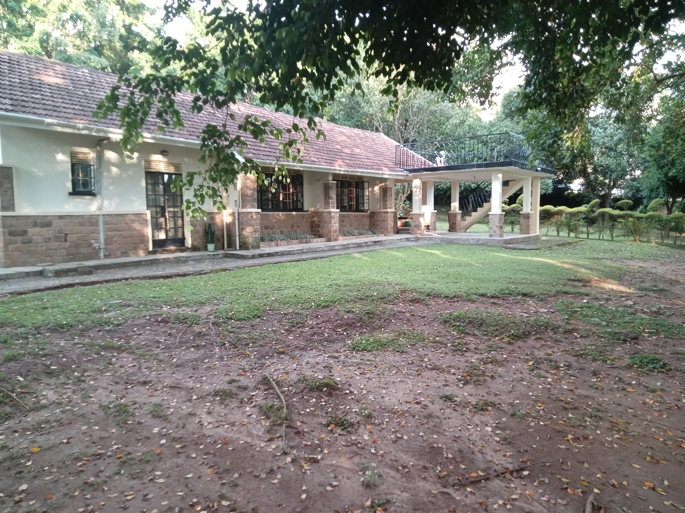 Bungalow for rent in Seniorquarter Mbaale