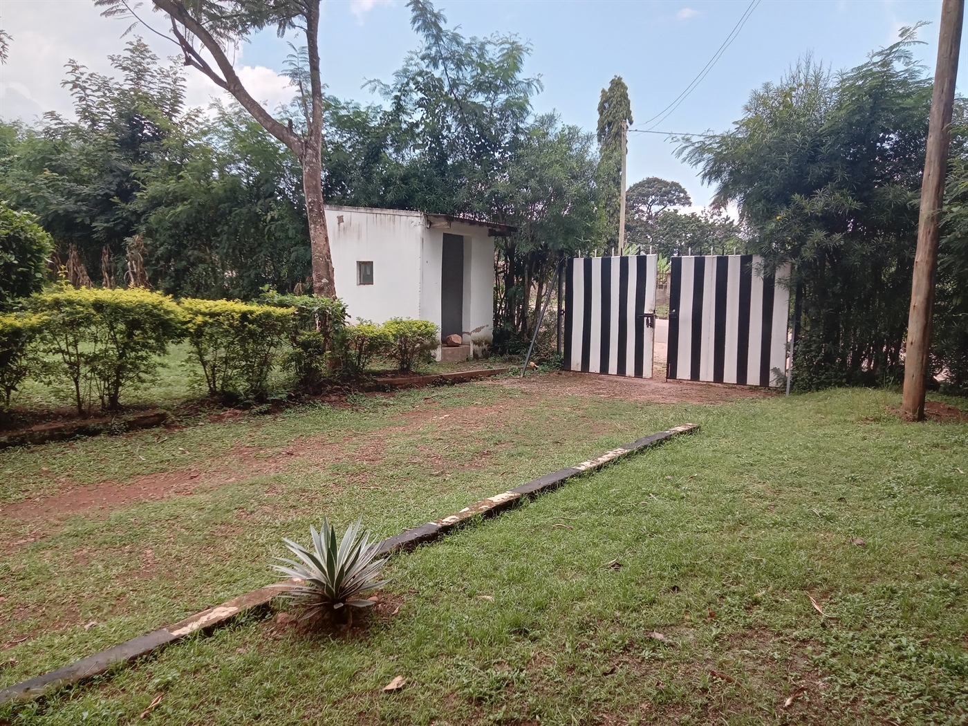 Bungalow for rent in Seniorquarter Mbaale