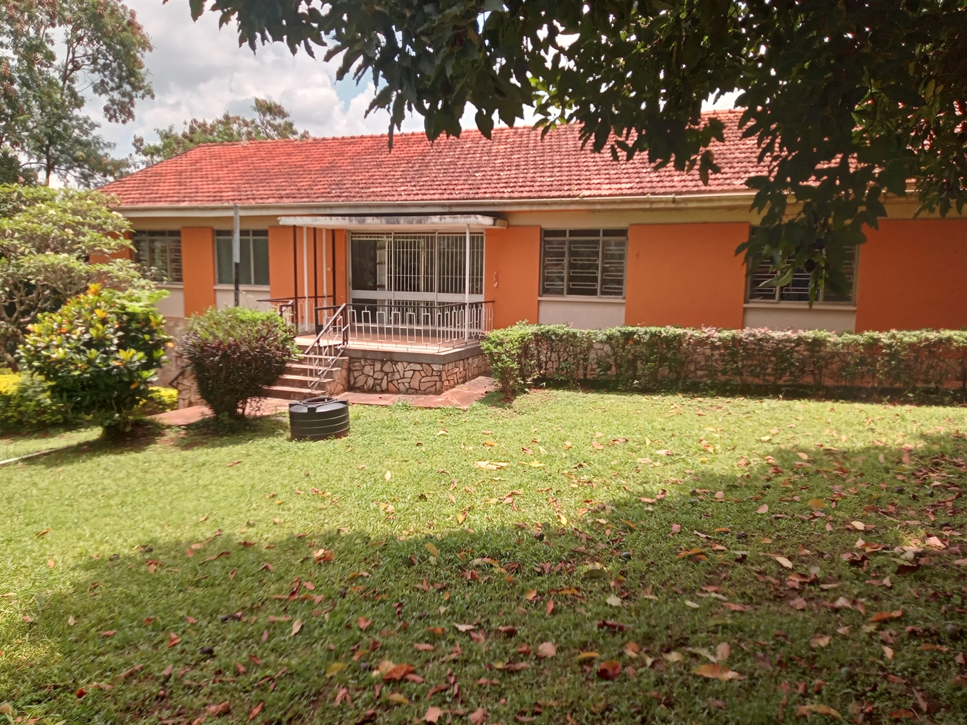 Bungalow for rent in Seniorquarter Mbaale