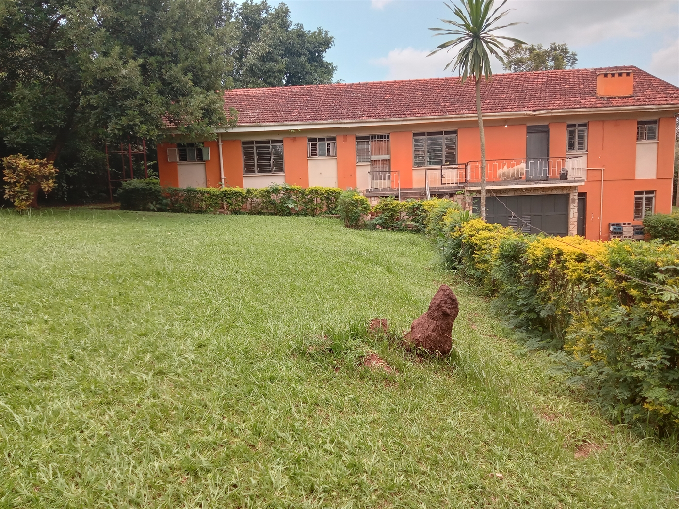 Bungalow for rent in Seniorquarter Mbaale