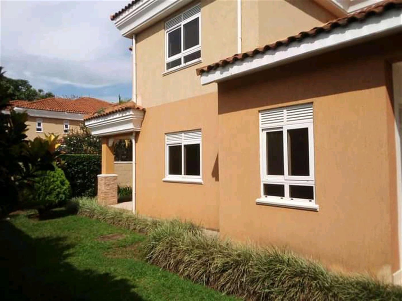 Mansion for sale in Munyonyo Wakiso