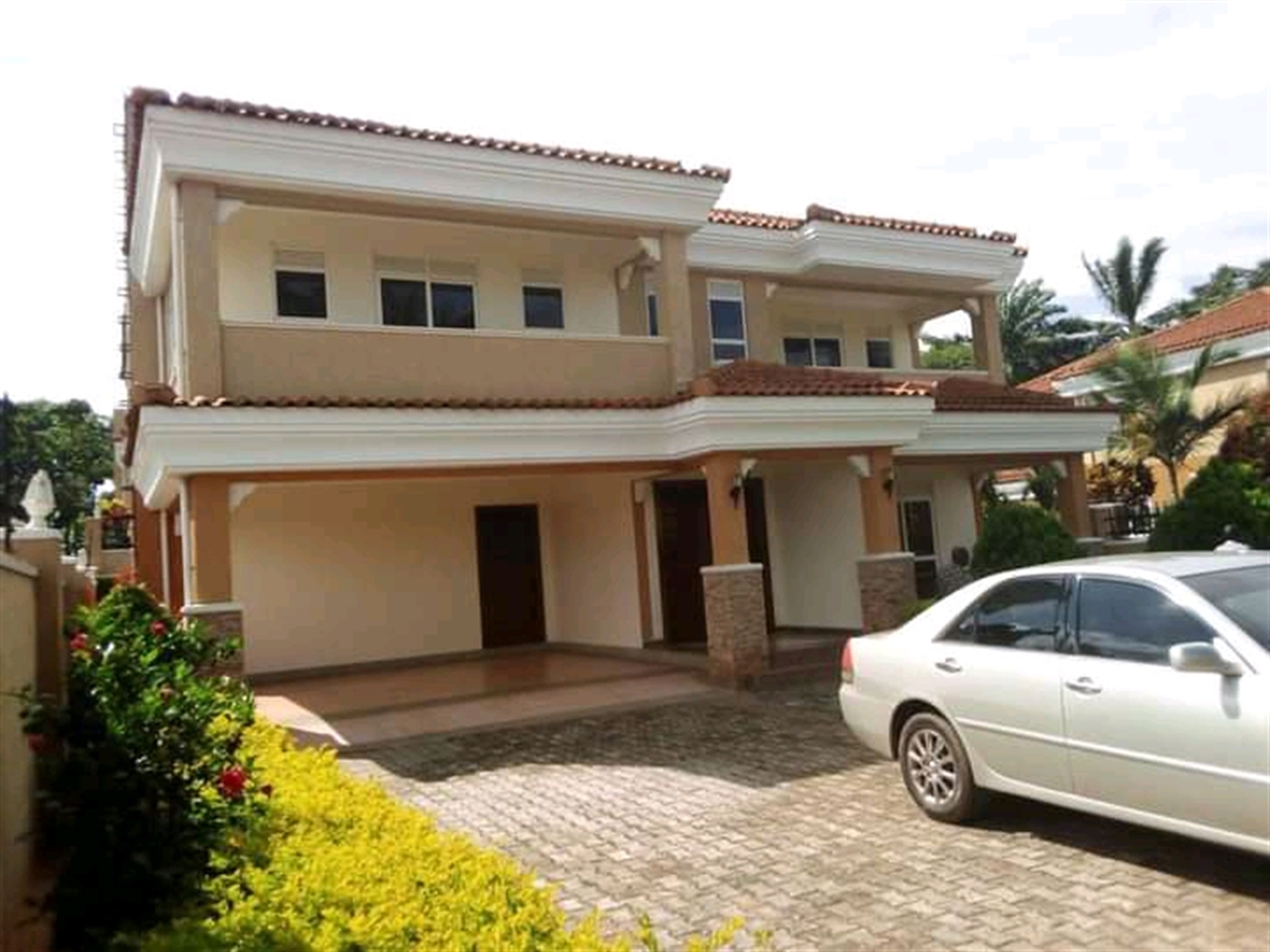 Mansion for sale in Munyonyo Wakiso