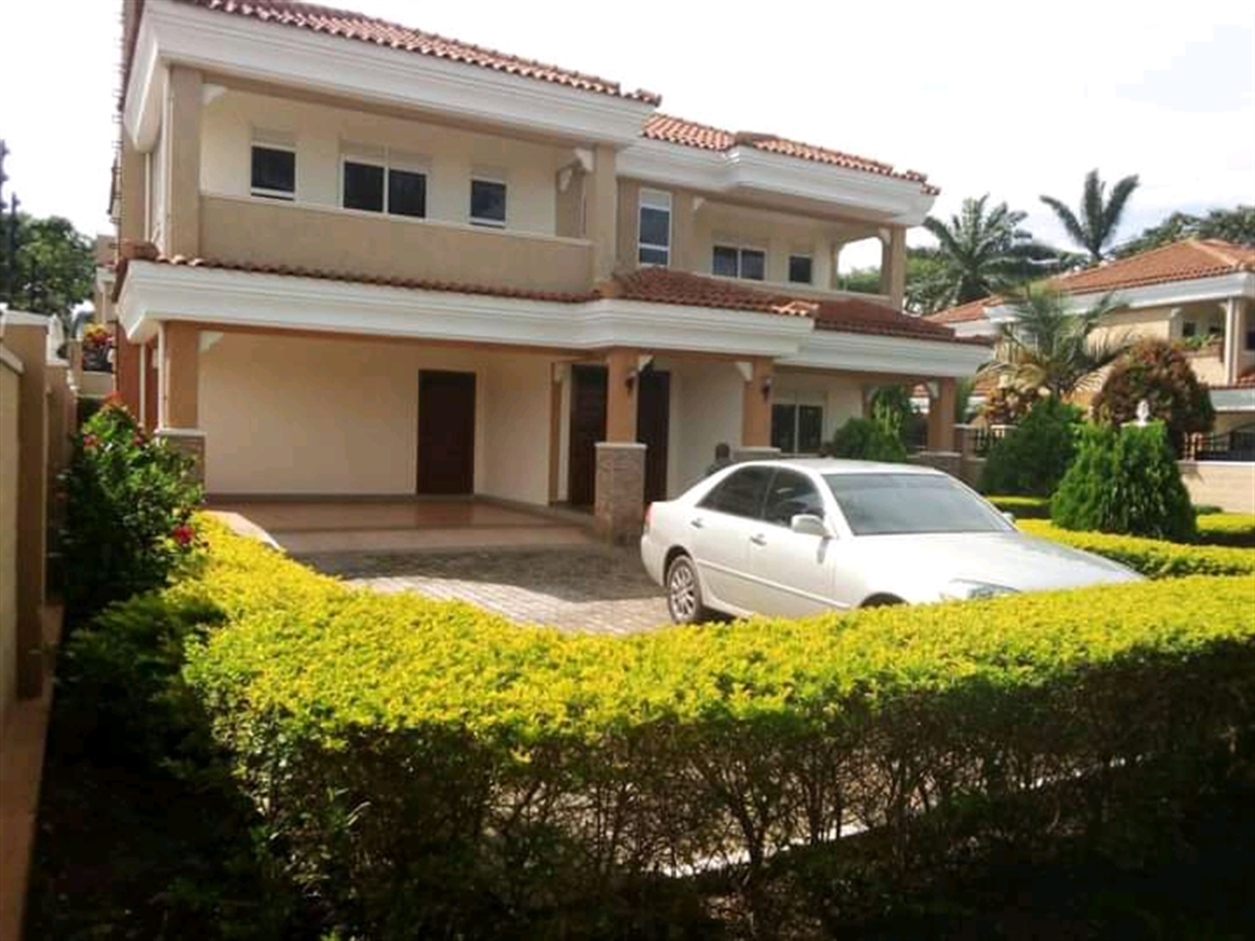 Mansion for sale in Munyonyo Wakiso