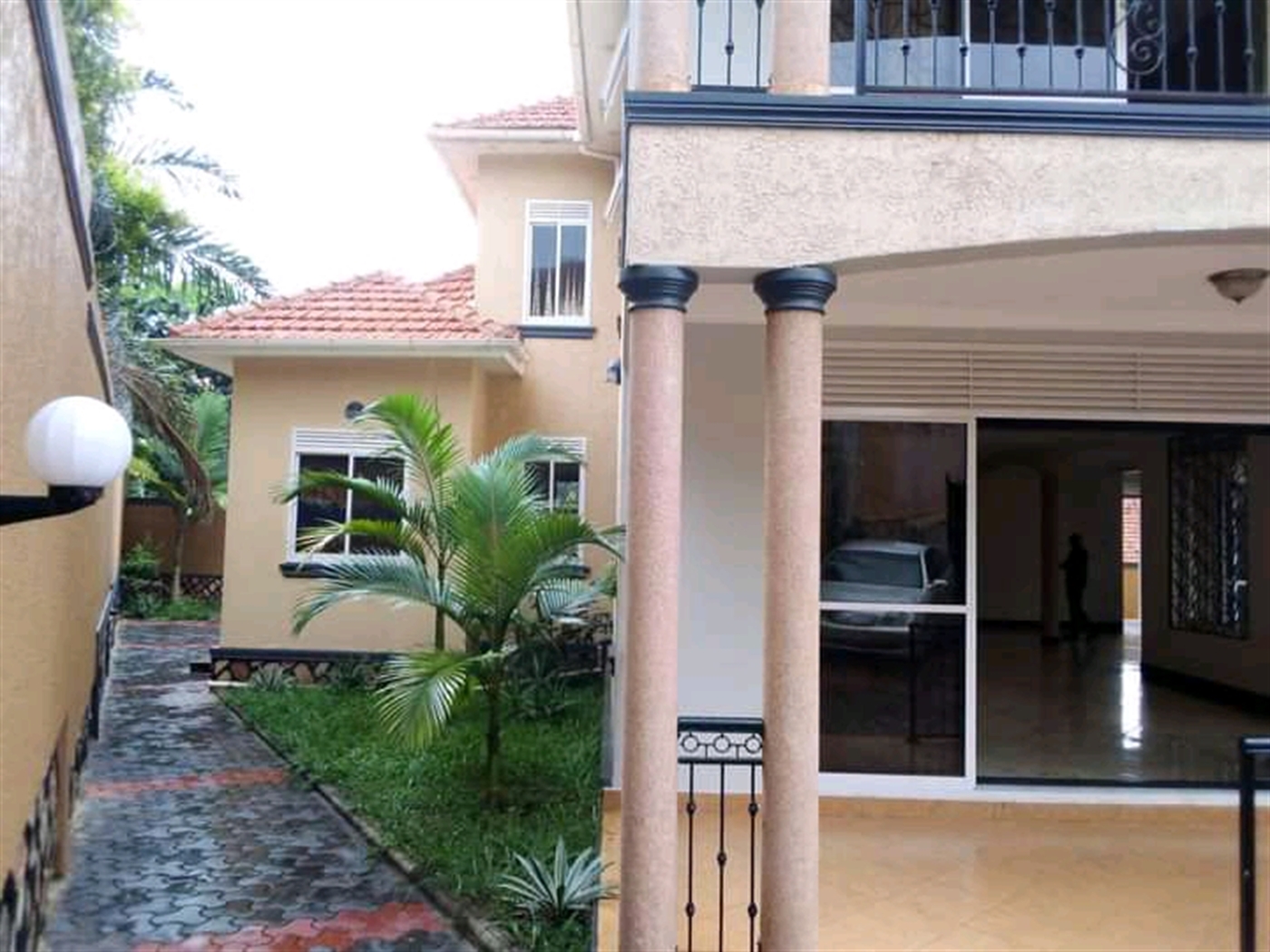 Mansion for sale in Buziga Wakiso