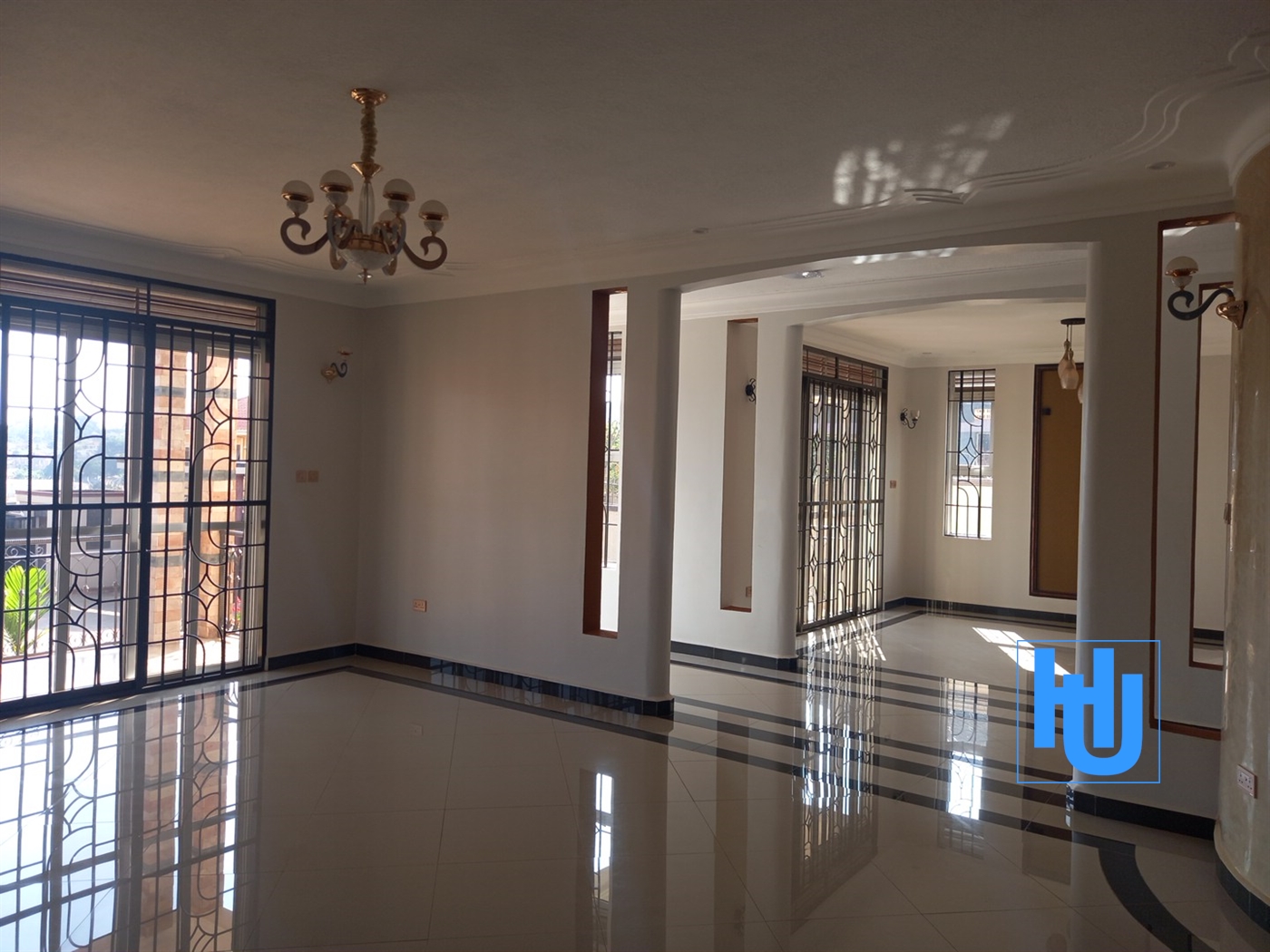 Mansion for sale in Kitende Wakiso