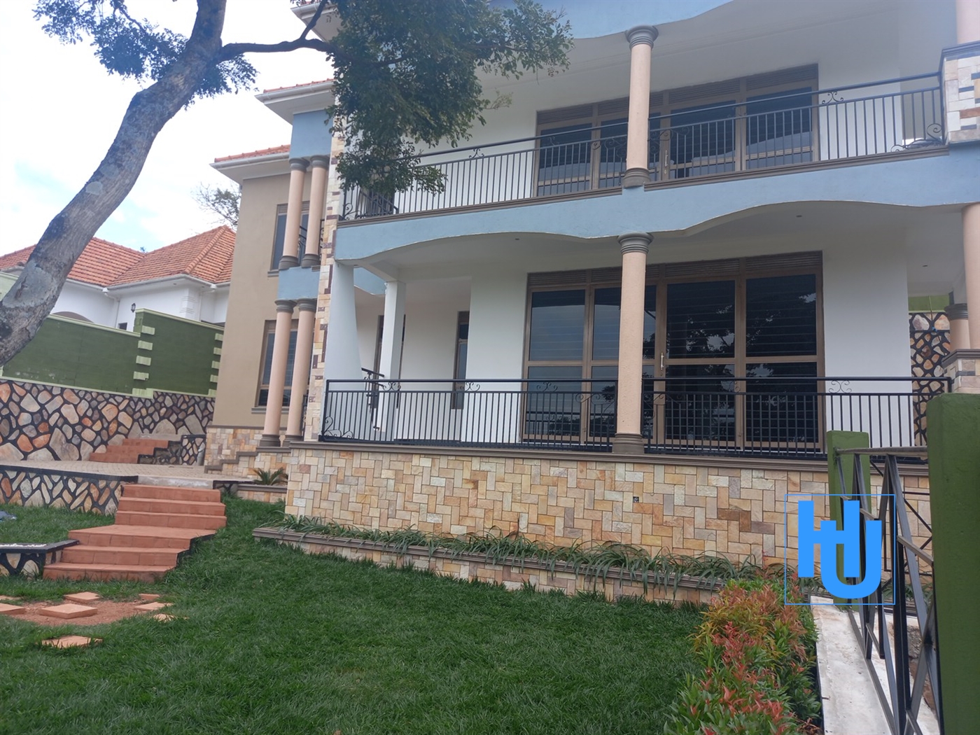 Mansion for sale in Bwebajja Wakiso