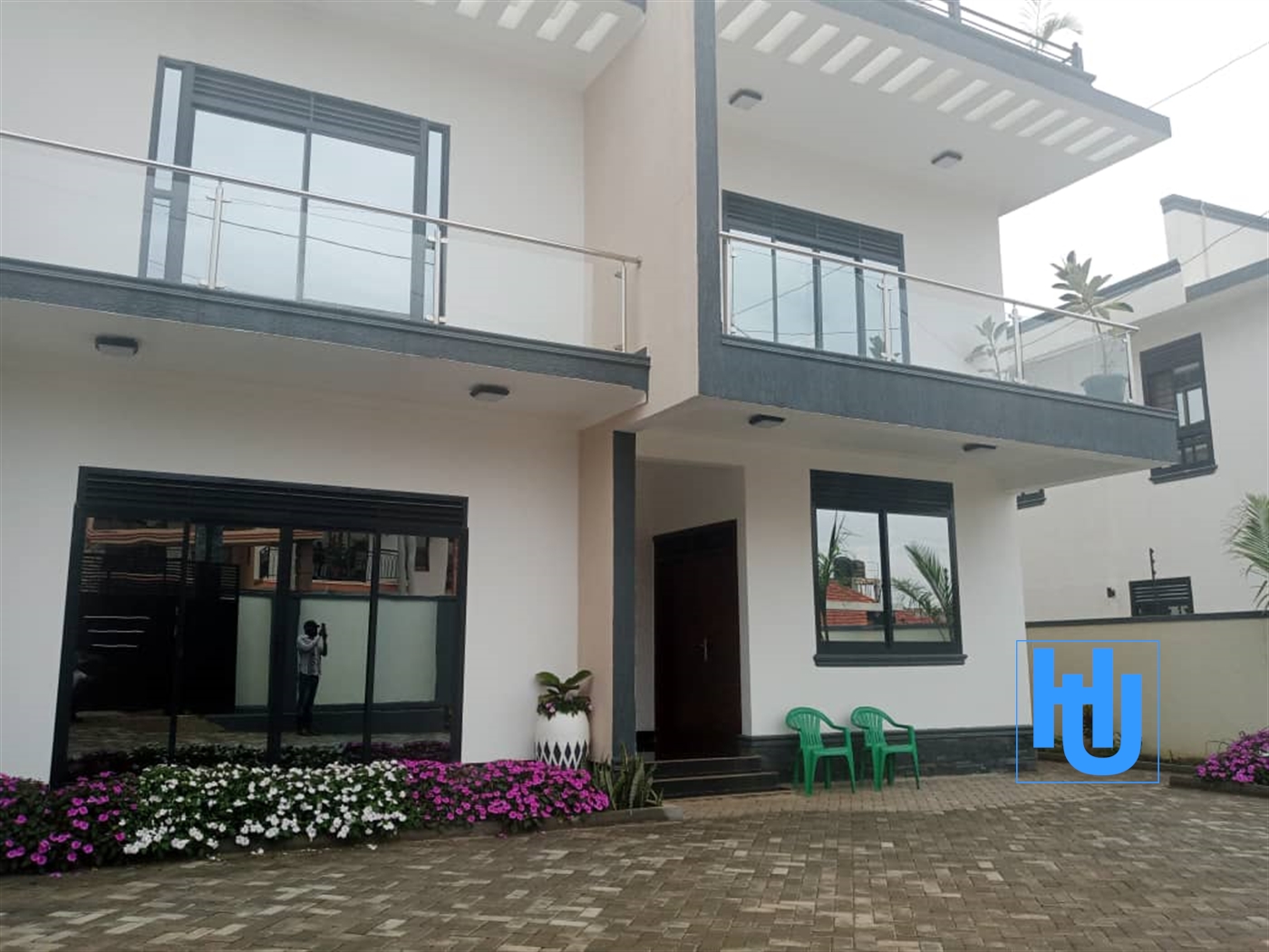 Mansion for sale in Kira Wakiso