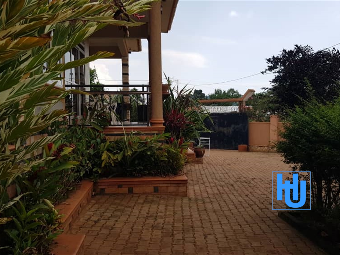 Mansion for sale in Seguku Wakiso