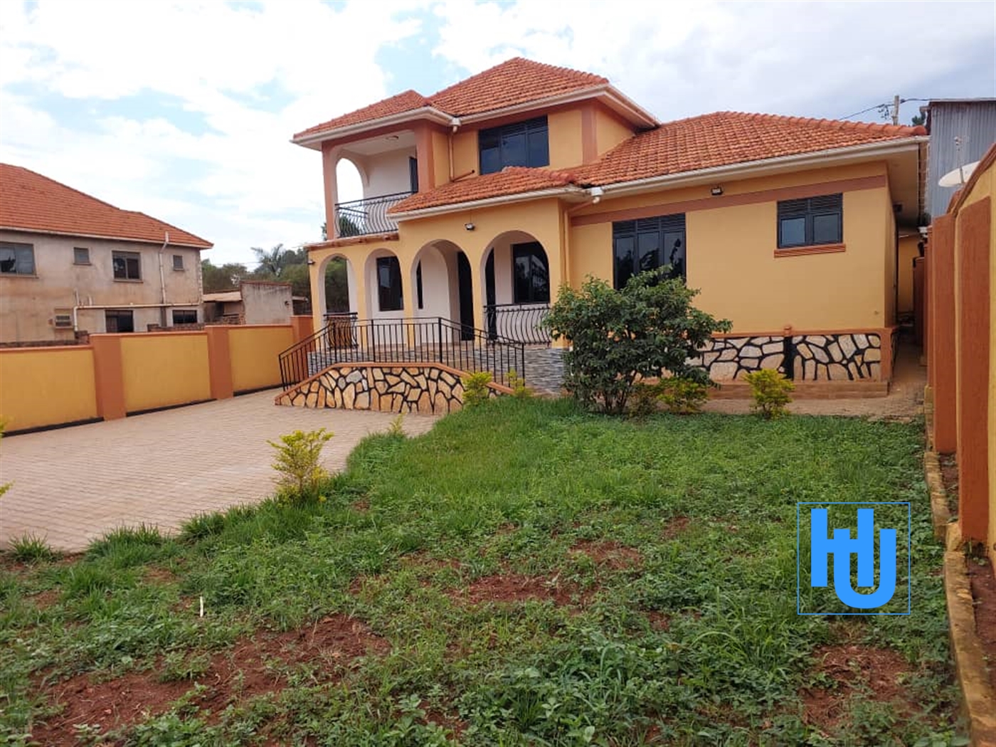 Mansion for sale in Kira Wakiso