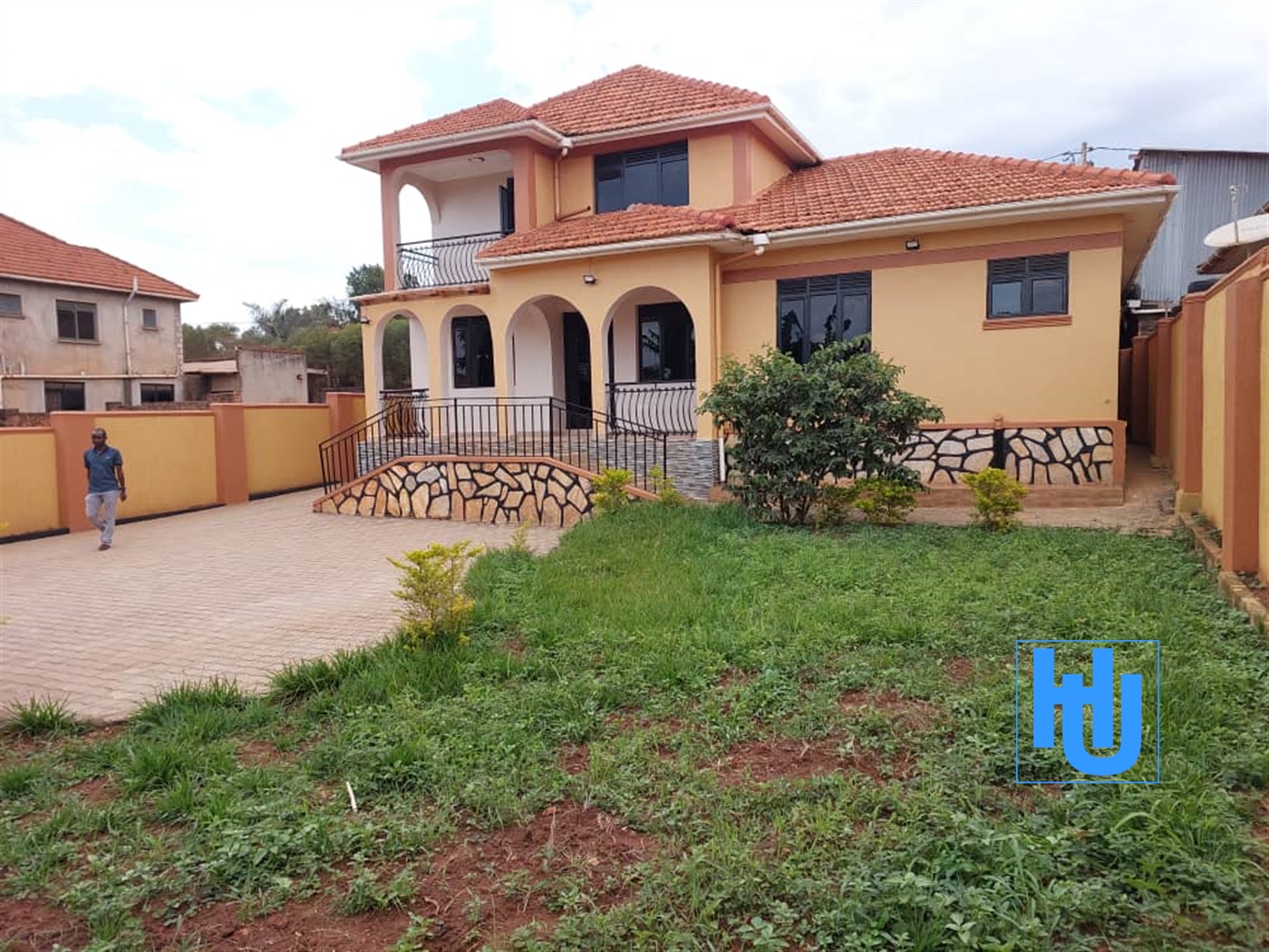 Mansion for sale in Kira Wakiso