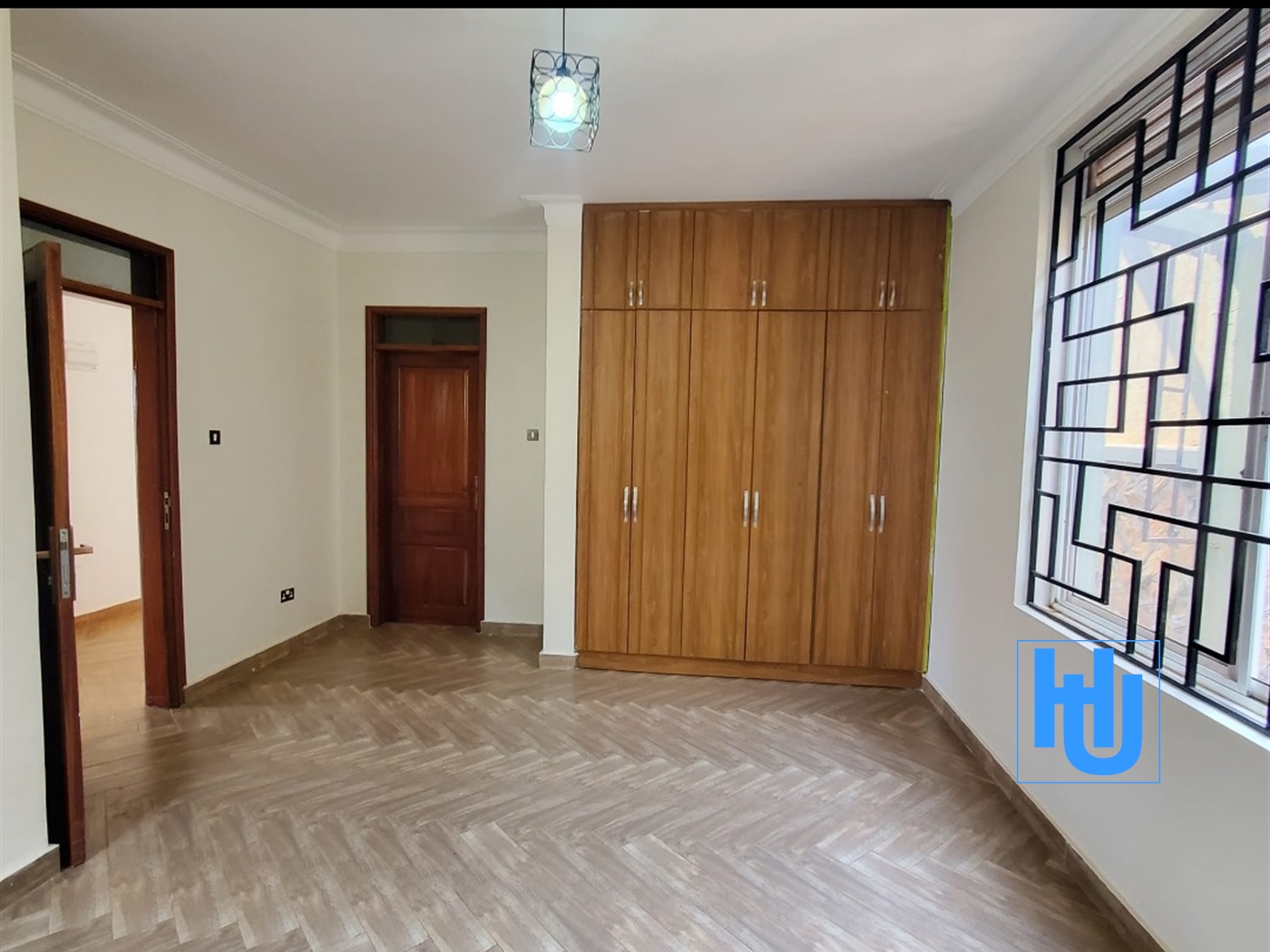 Mansion for sale in Kira Wakiso