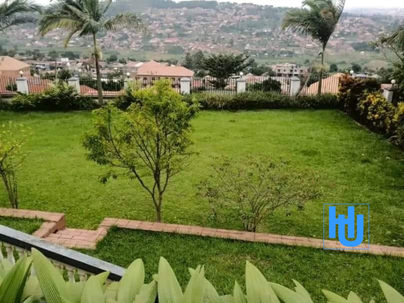 Mansion for sale in Nsangi Wakiso