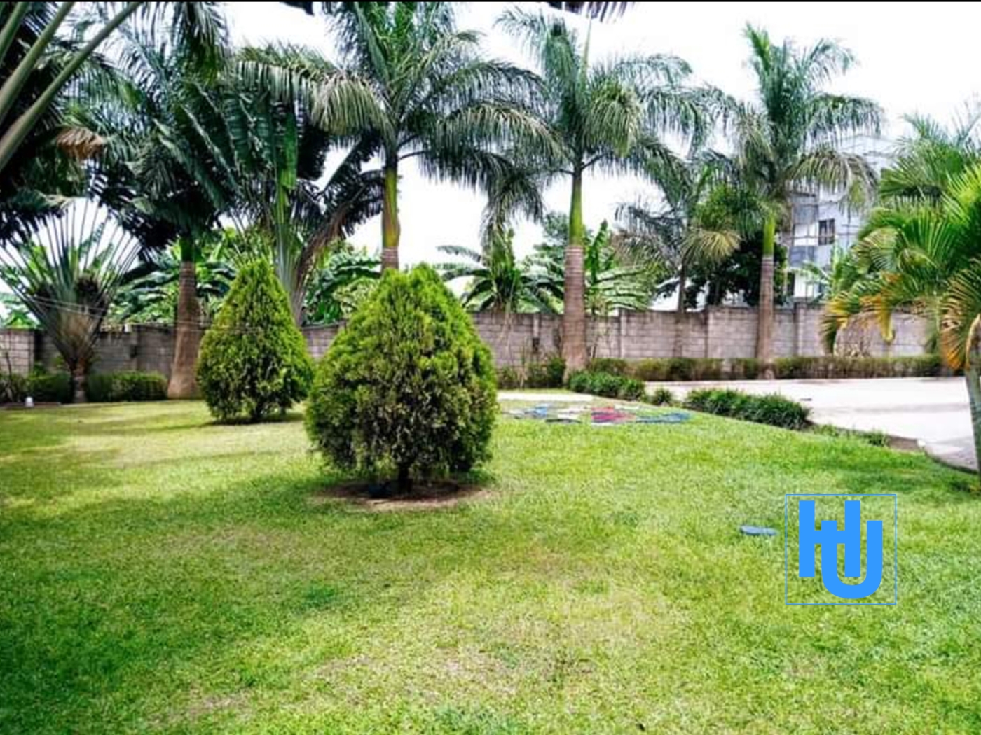 Mansion for sale in Kira Wakiso