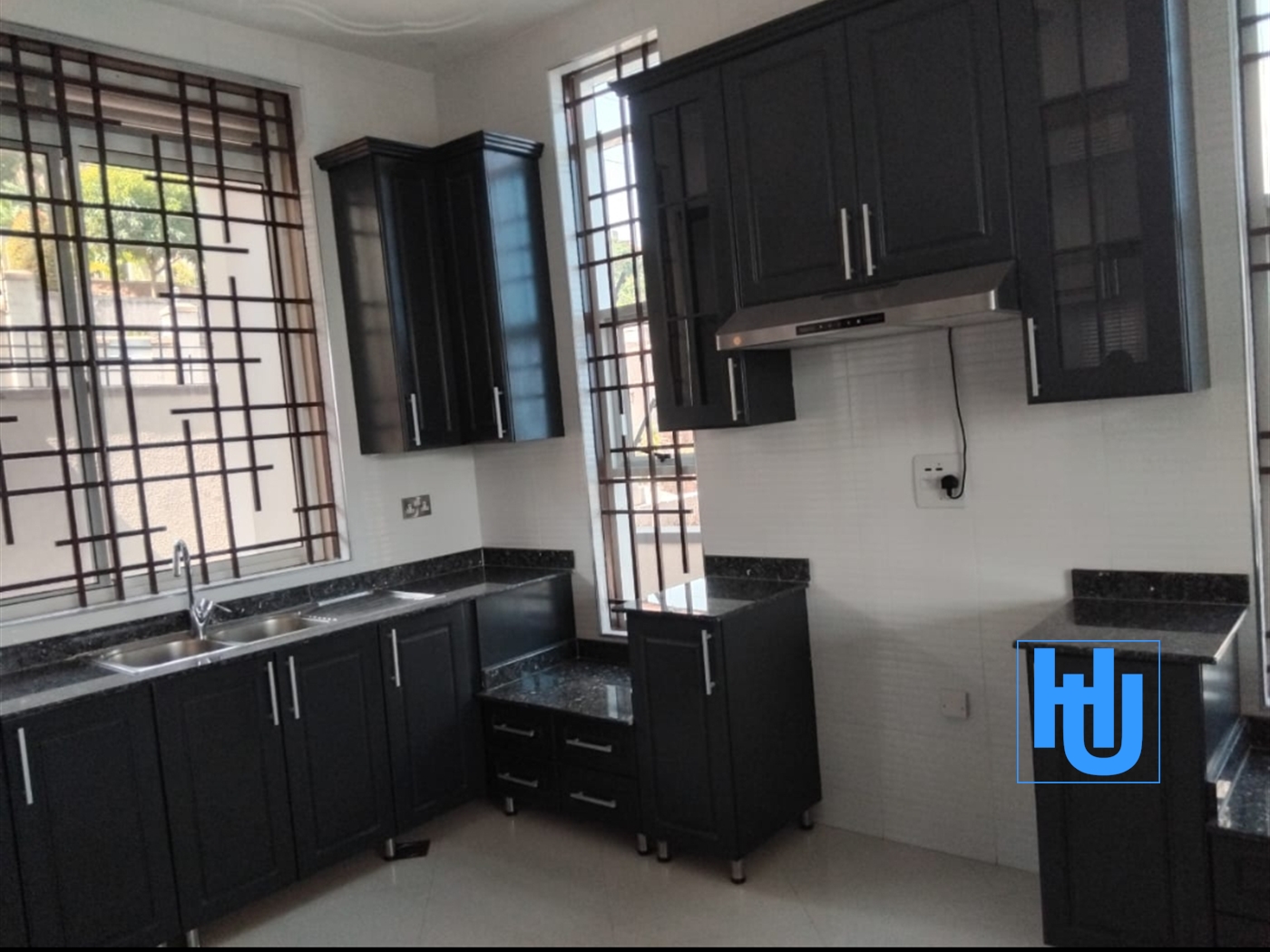 Mansion for sale in Lubowa Wakiso