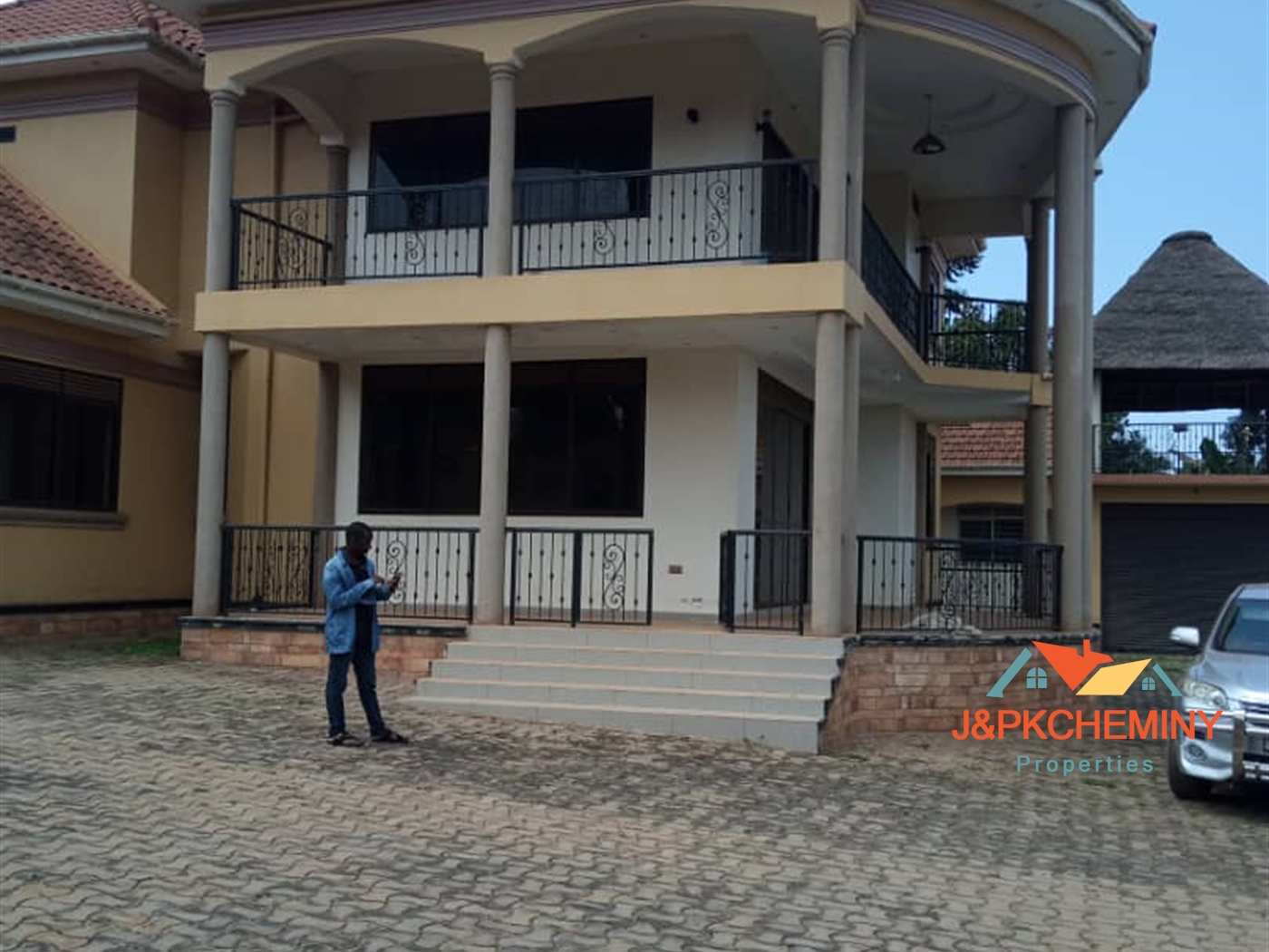 Storeyed house for sale in Munyonyo Wakiso