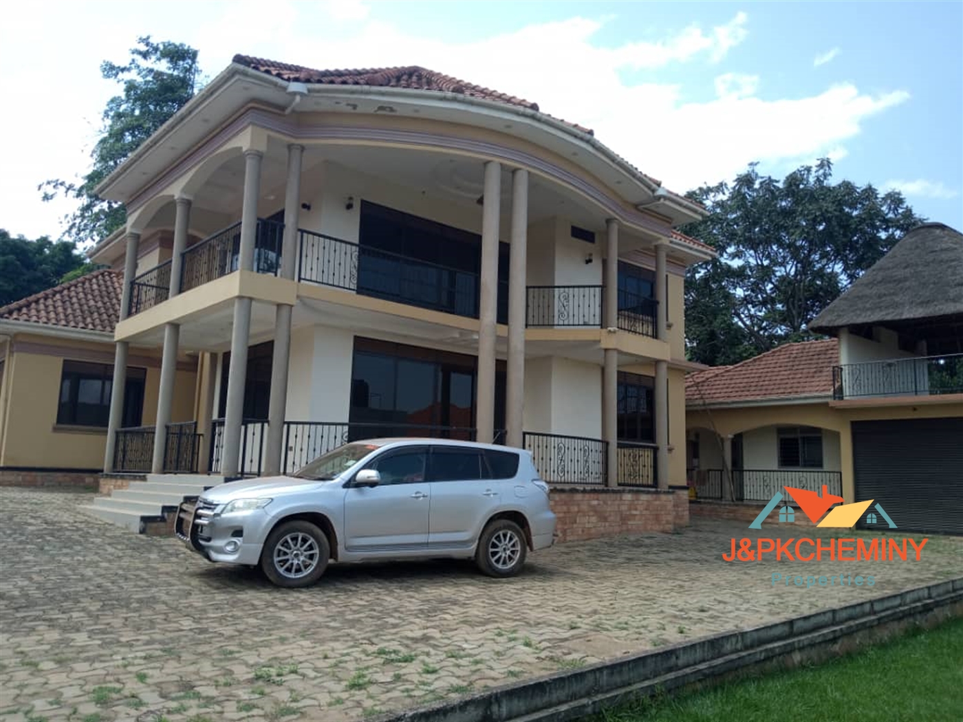 Storeyed house for sale in Munyonyo Wakiso