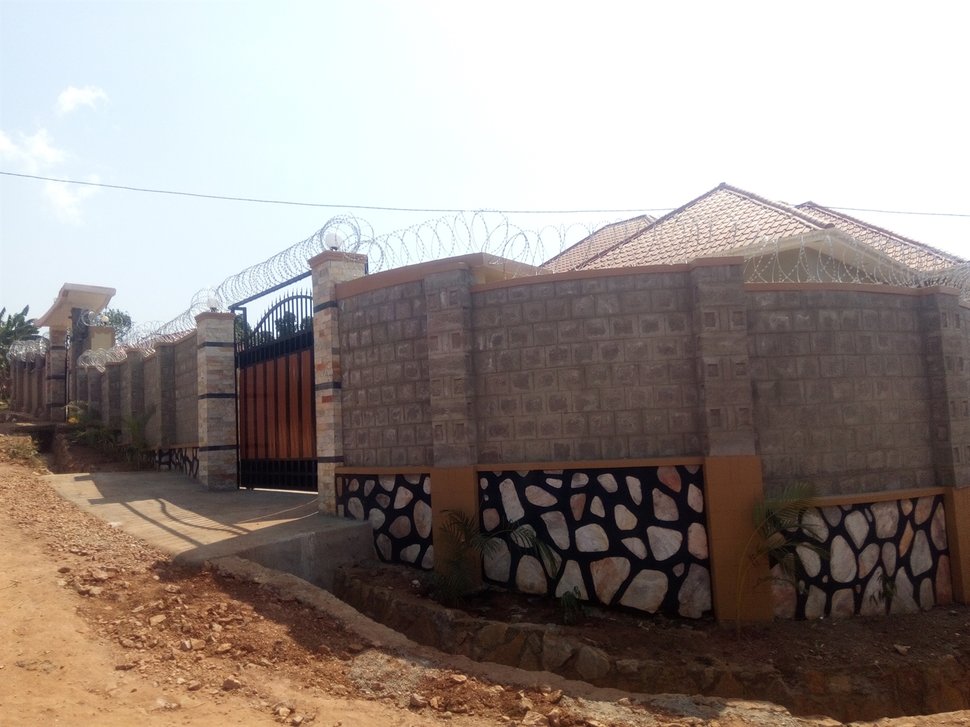 Duplex for sale in Bwebajja Wakiso