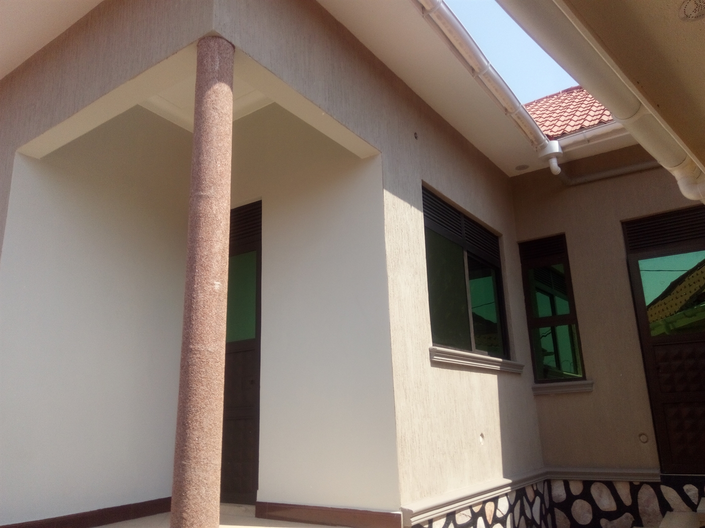 Duplex for sale in Bwebajja Wakiso