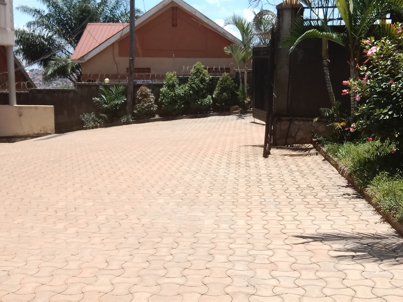 Apartment for sale in Lubowa Wakiso