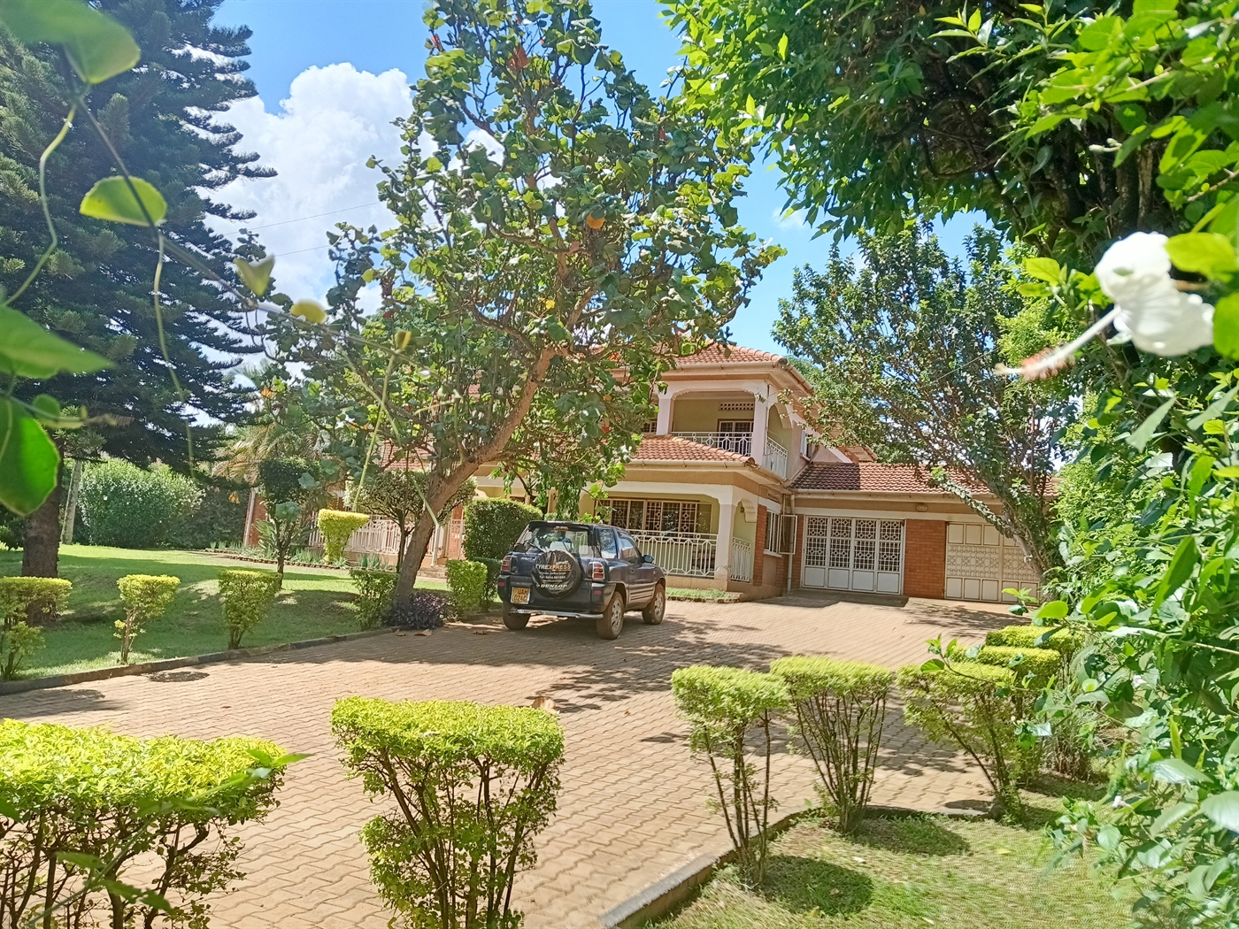 Storeyed house for sale in Kireka Wakiso