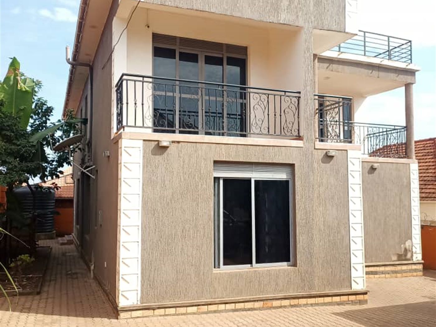 Storeyed house for sale in Manyangwa Wakiso