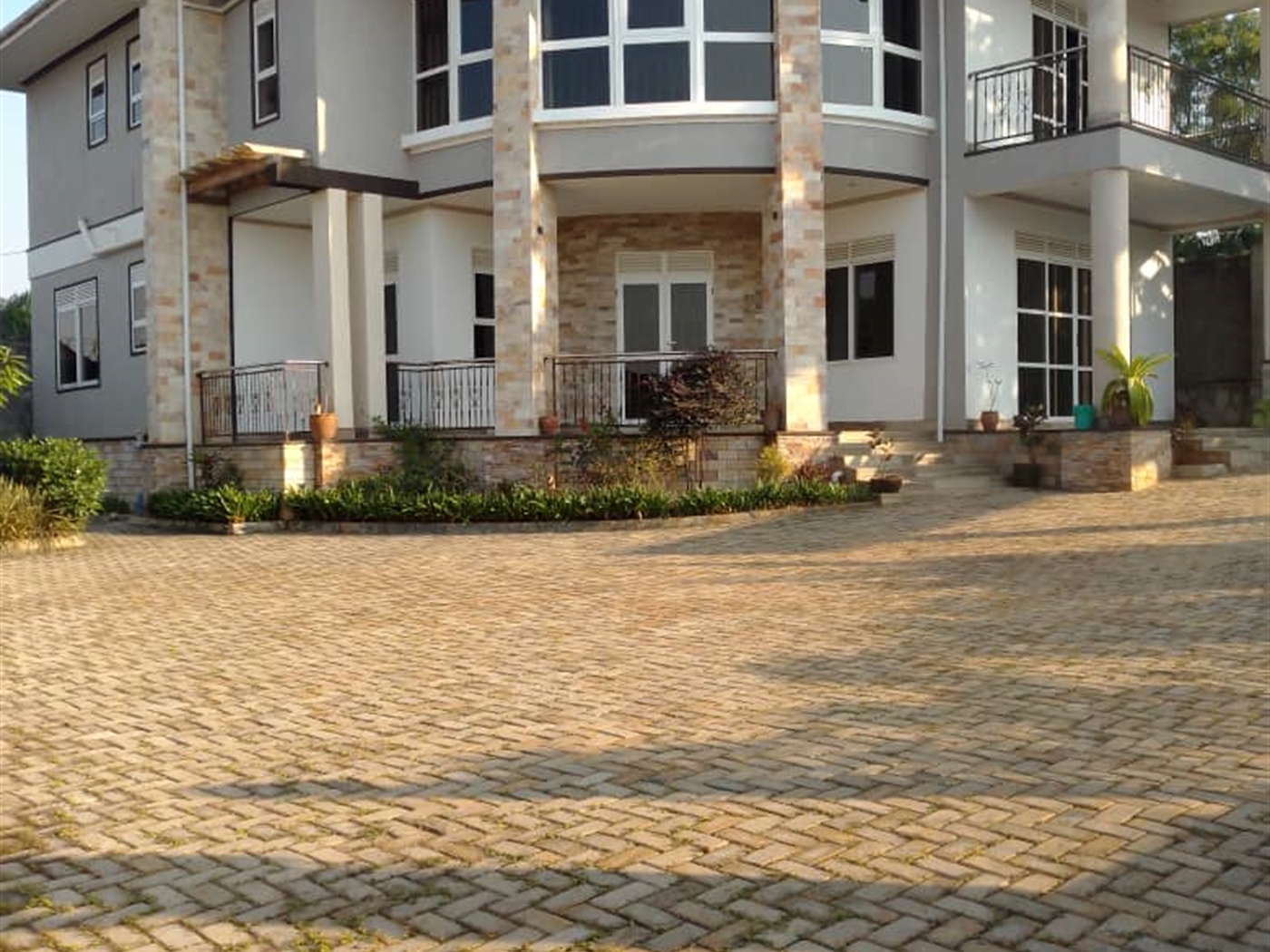 Storeyed house for sale in Kitala Wakiso