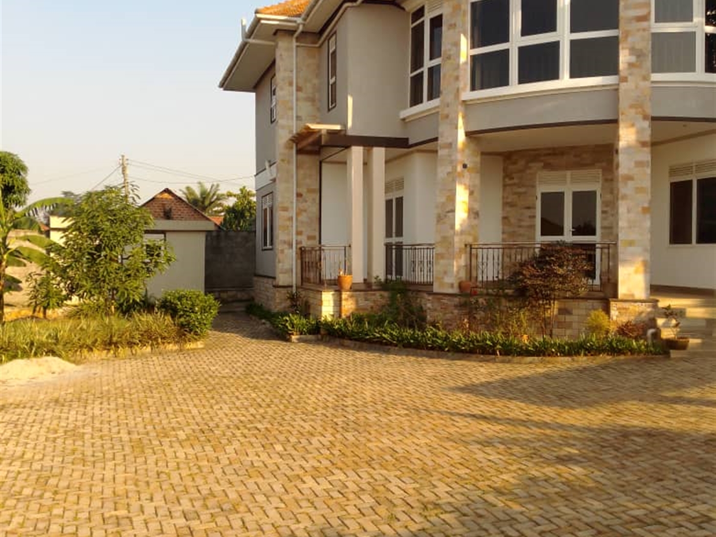 Storeyed house for sale in Kitala Wakiso