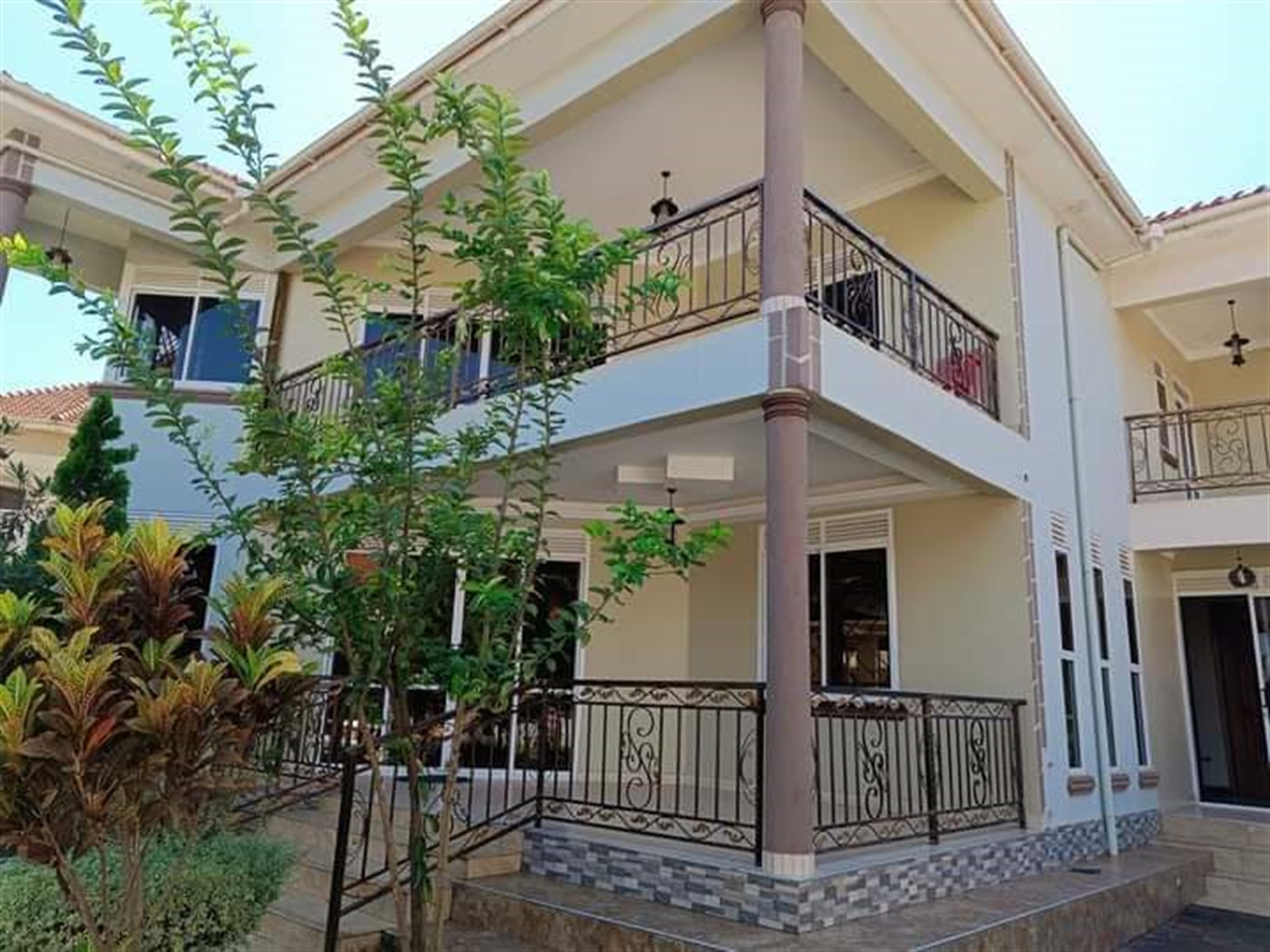 Mansion for sale in Munyonyo Kampala