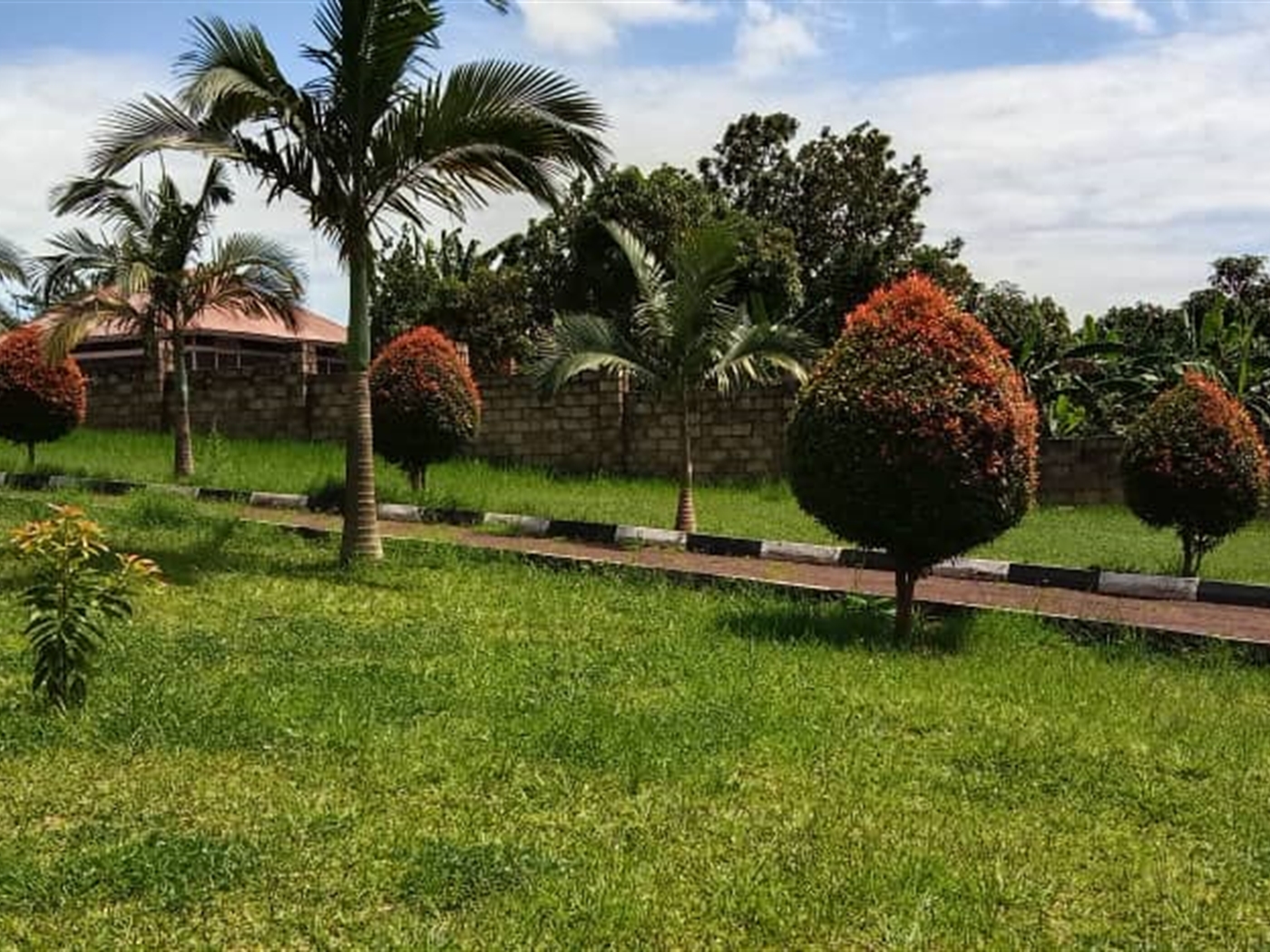 Storeyed house for sale in Ssekiwunga Wakiso